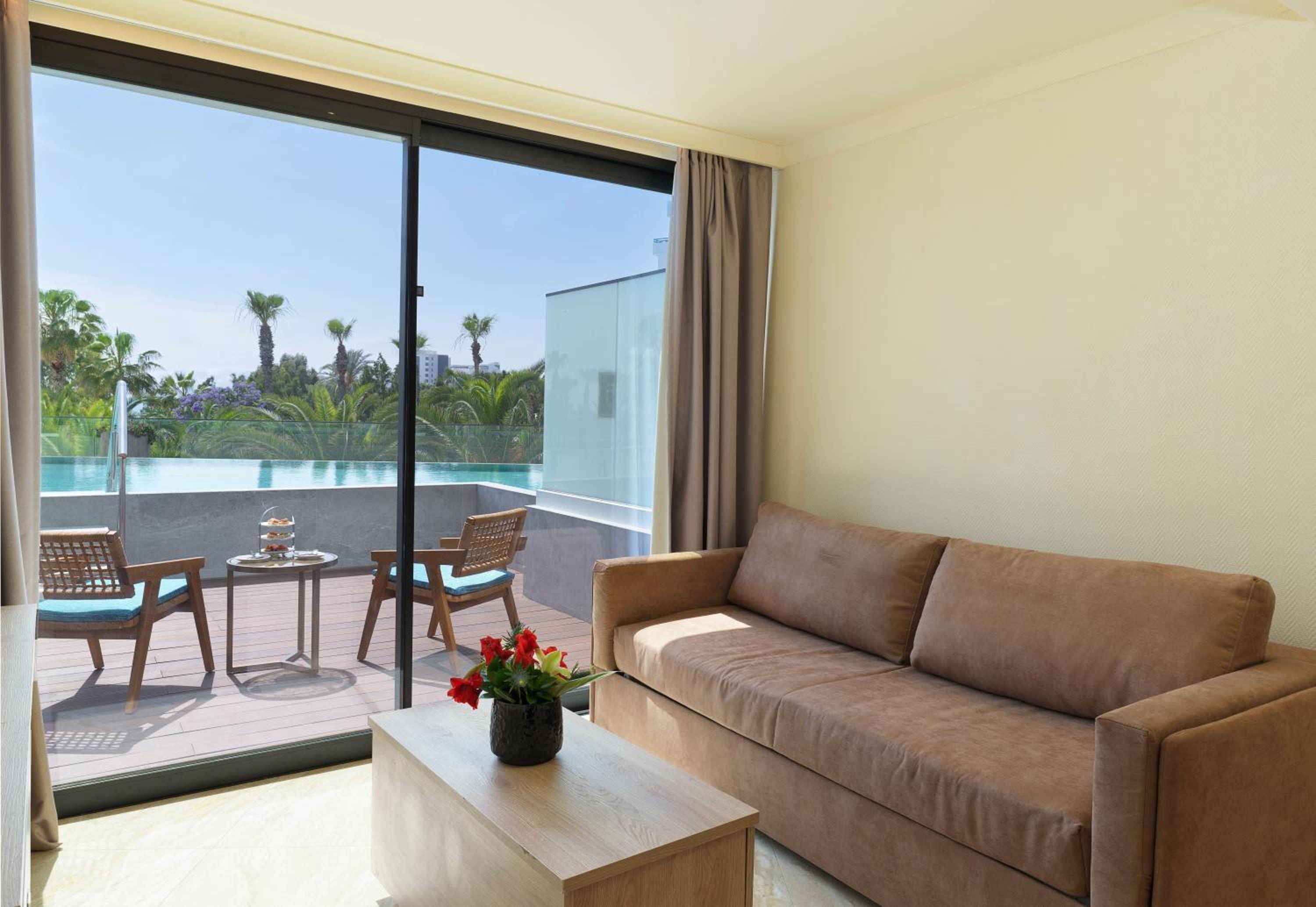 Swim Up Junior Suite - Photo 6
