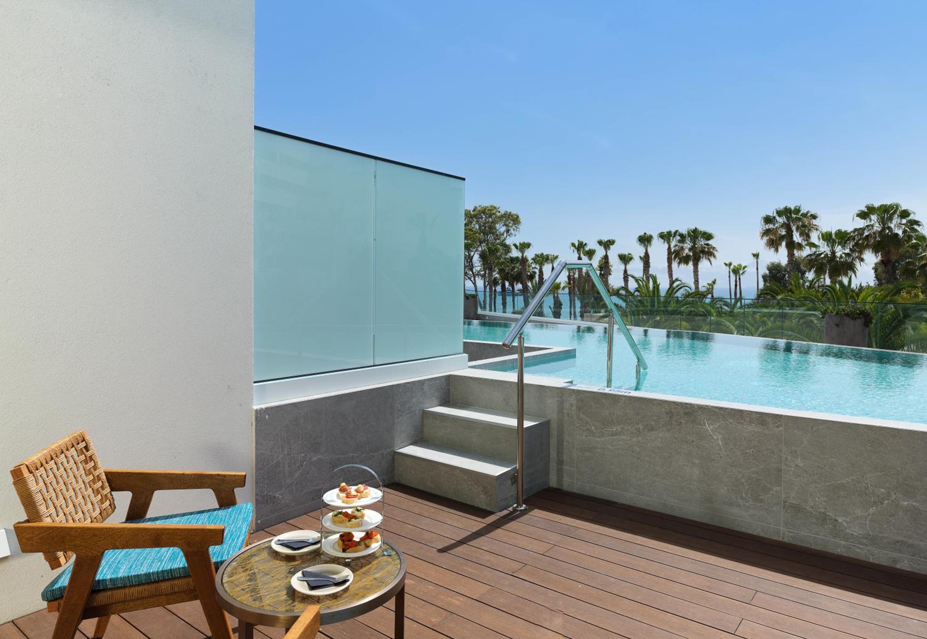 Swim Up Junior Suite - Photo 13
