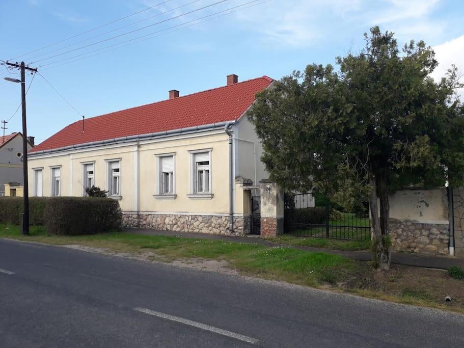 Four-Bedroom House photo 3