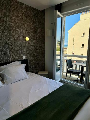 Double Room with Balcony - Photo 2