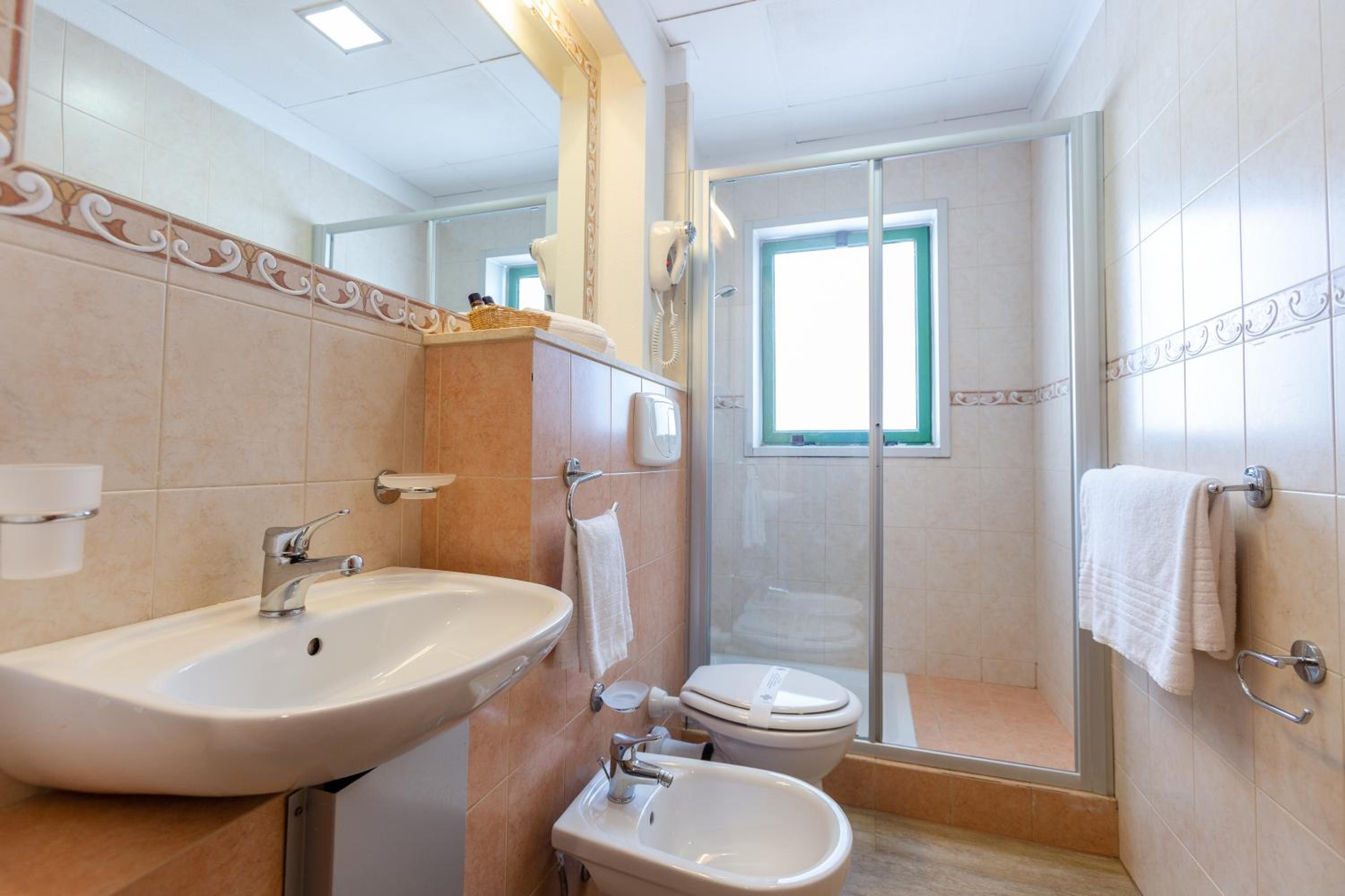 Double Room - Photo 4
