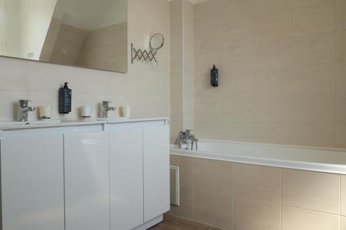 Junior Suite with Sea View - Photo 3