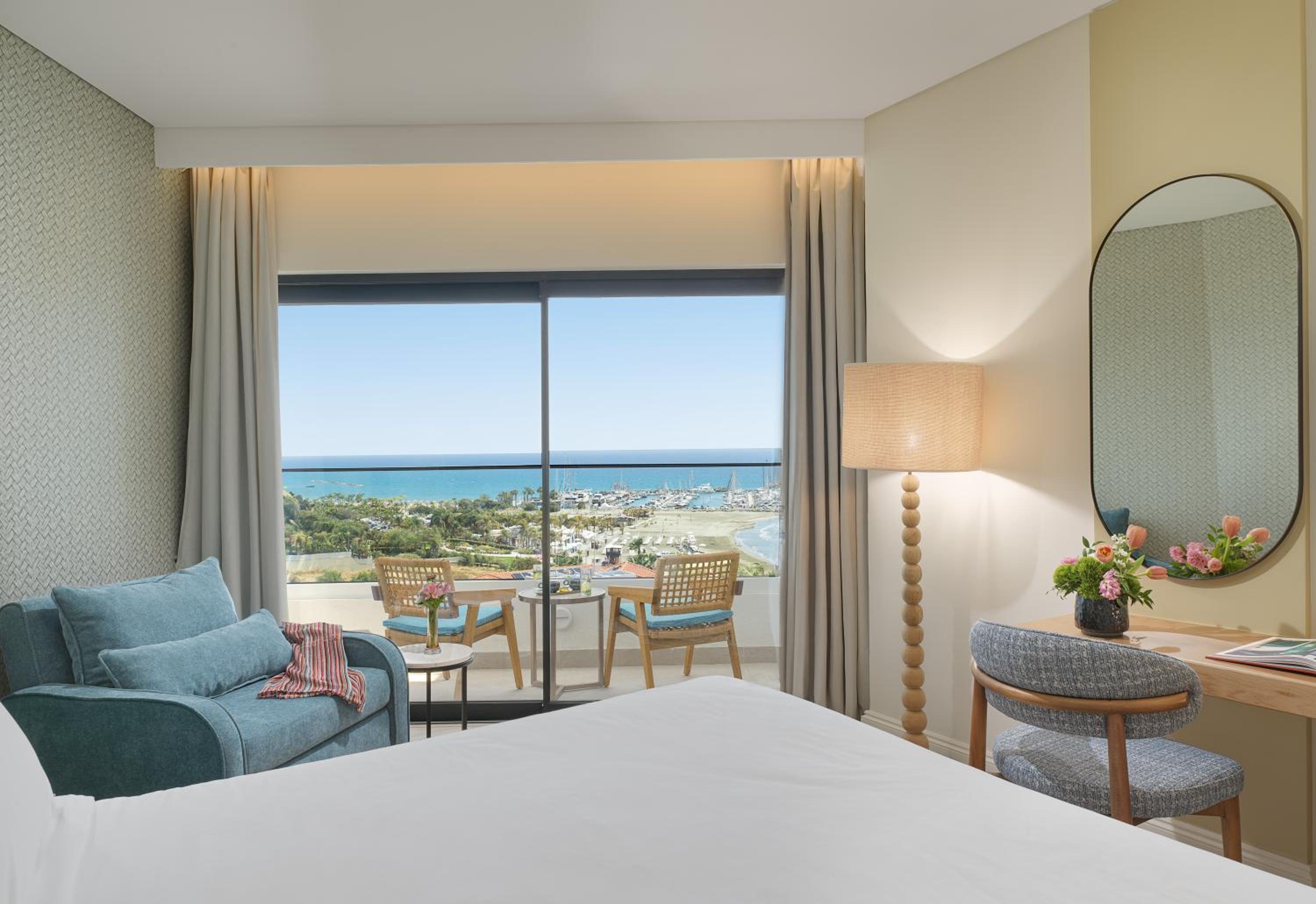 Signature One Bedroom Suite Sea View - Photo 8