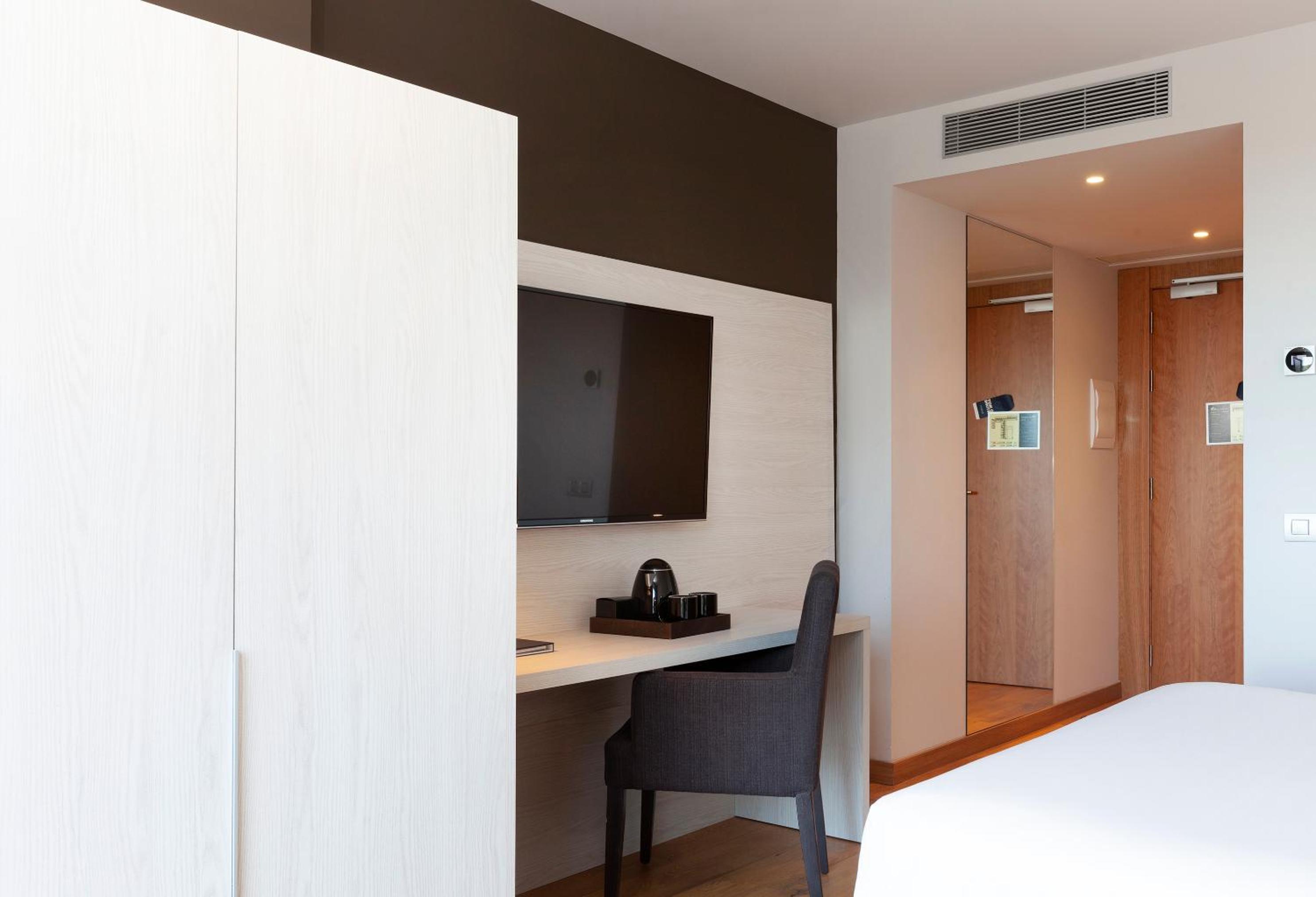Double Room (1 Adult) - Photo 3