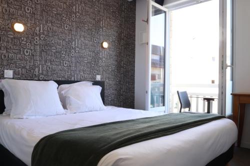Double Room with Balcony - Photo 6