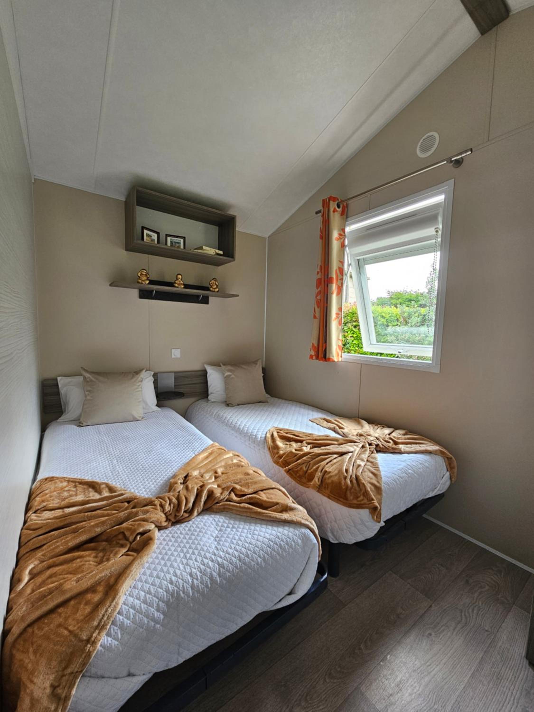 Two-Bedroom Bungalow photo 3