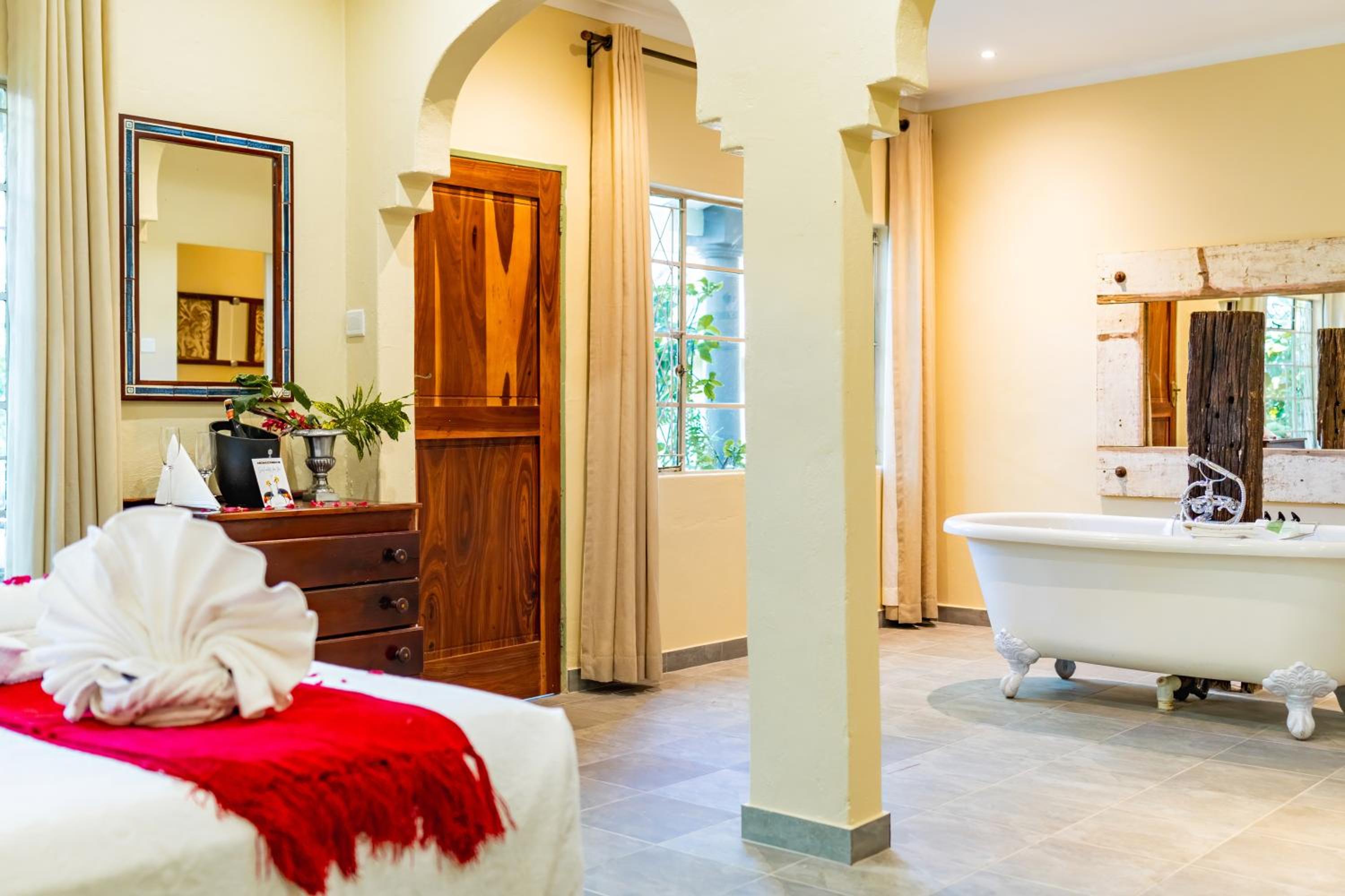 Honeymoon Suite photo 3