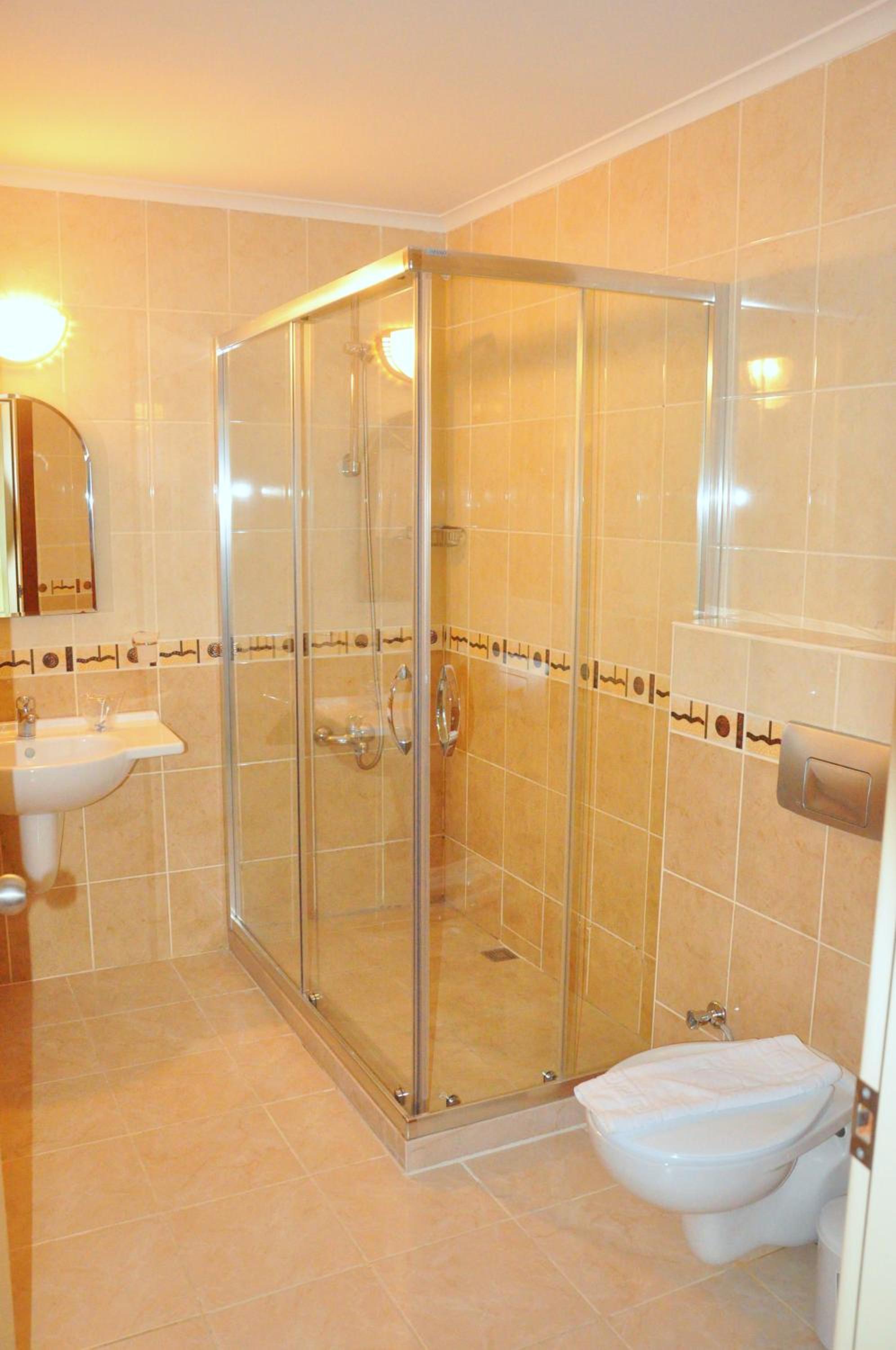 Standard Double Room - Photo 9