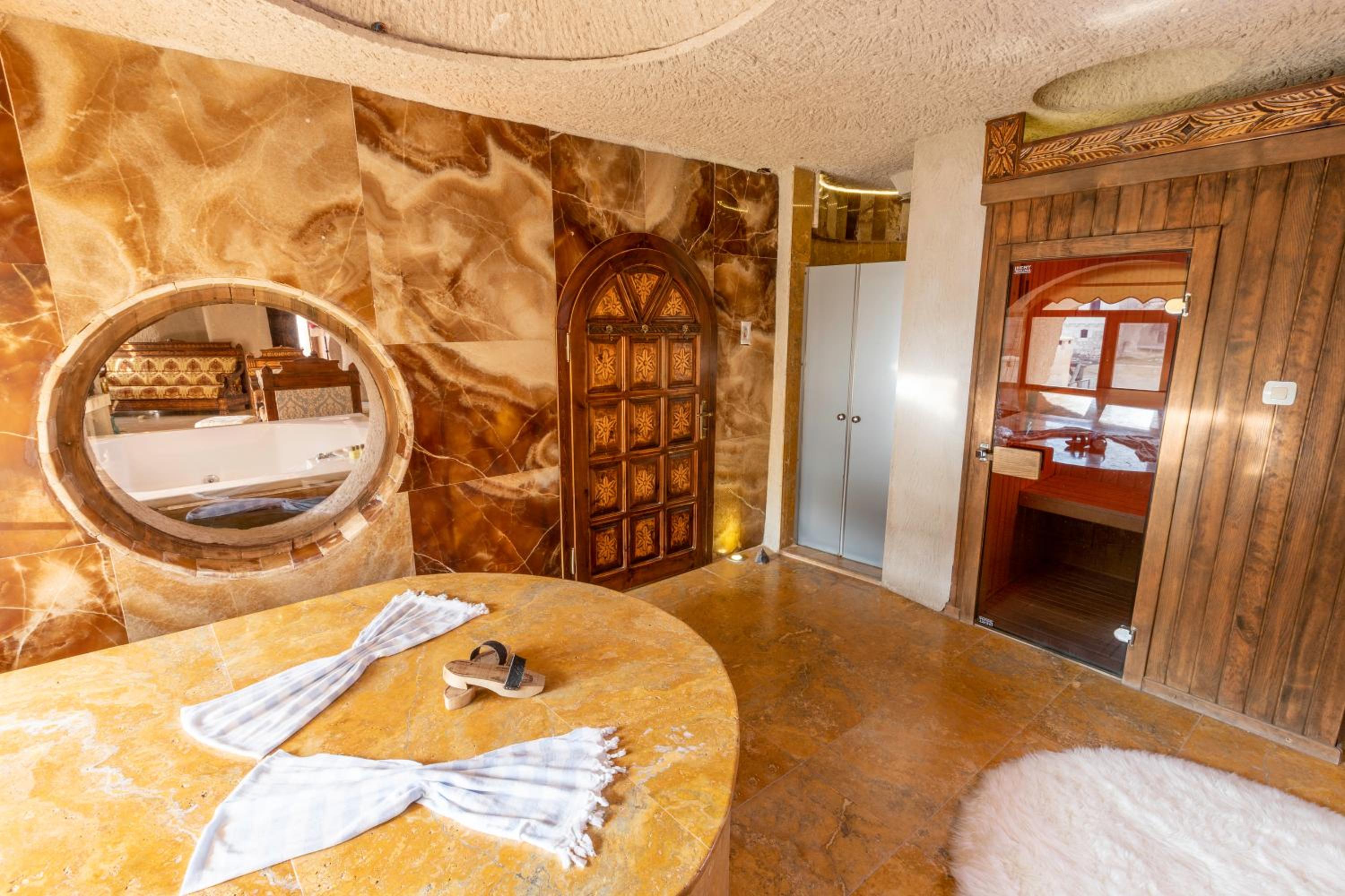 King Suite - Photo 17