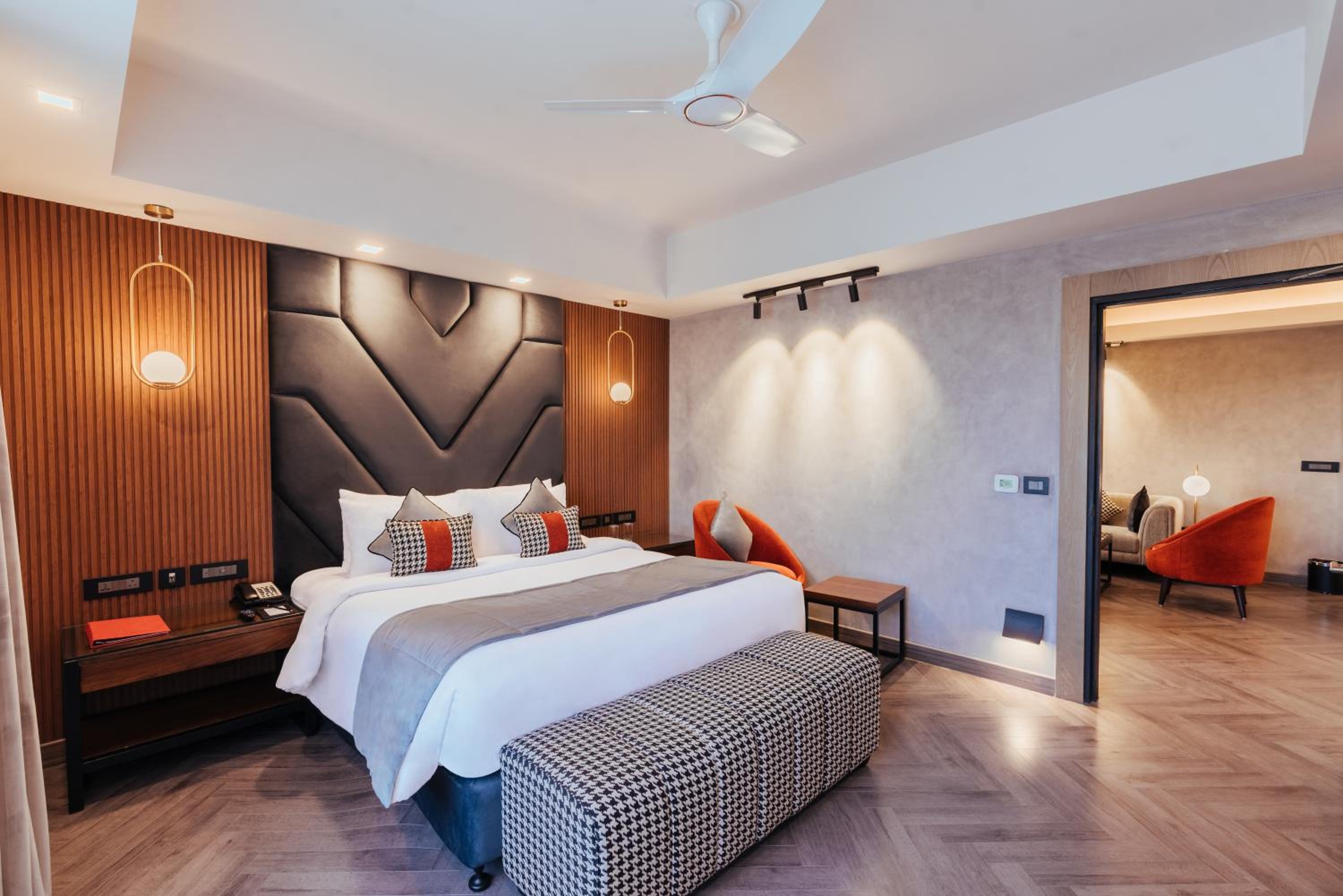 Luxury Suite - Photo 4