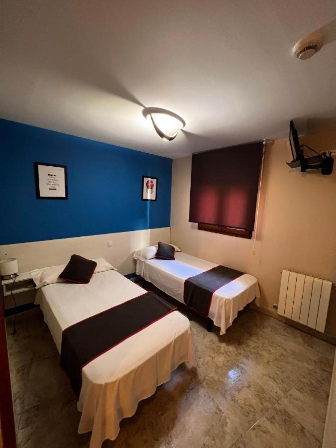 Twin Room - Photo 3