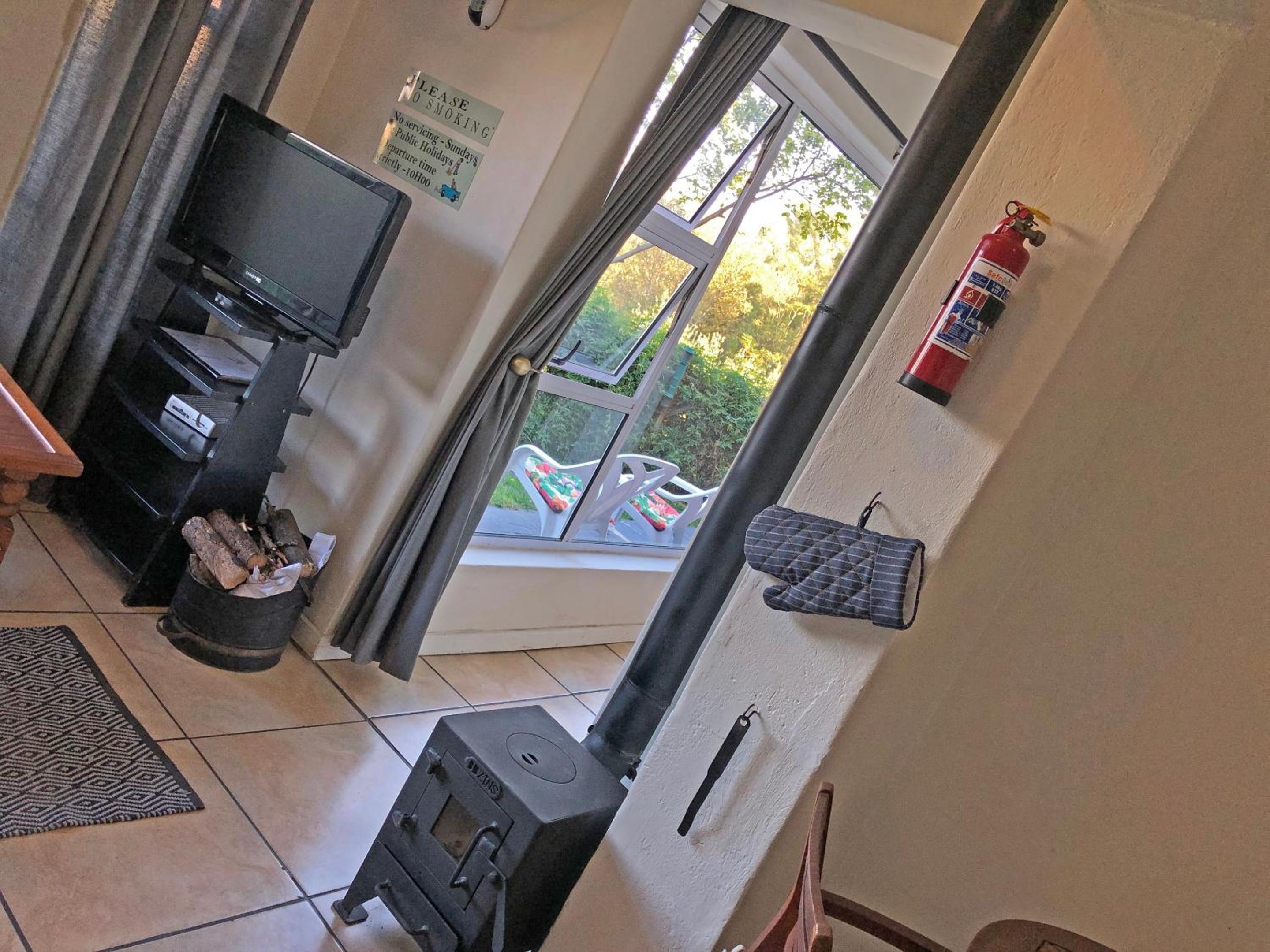 Studio Apartment - Photo 24