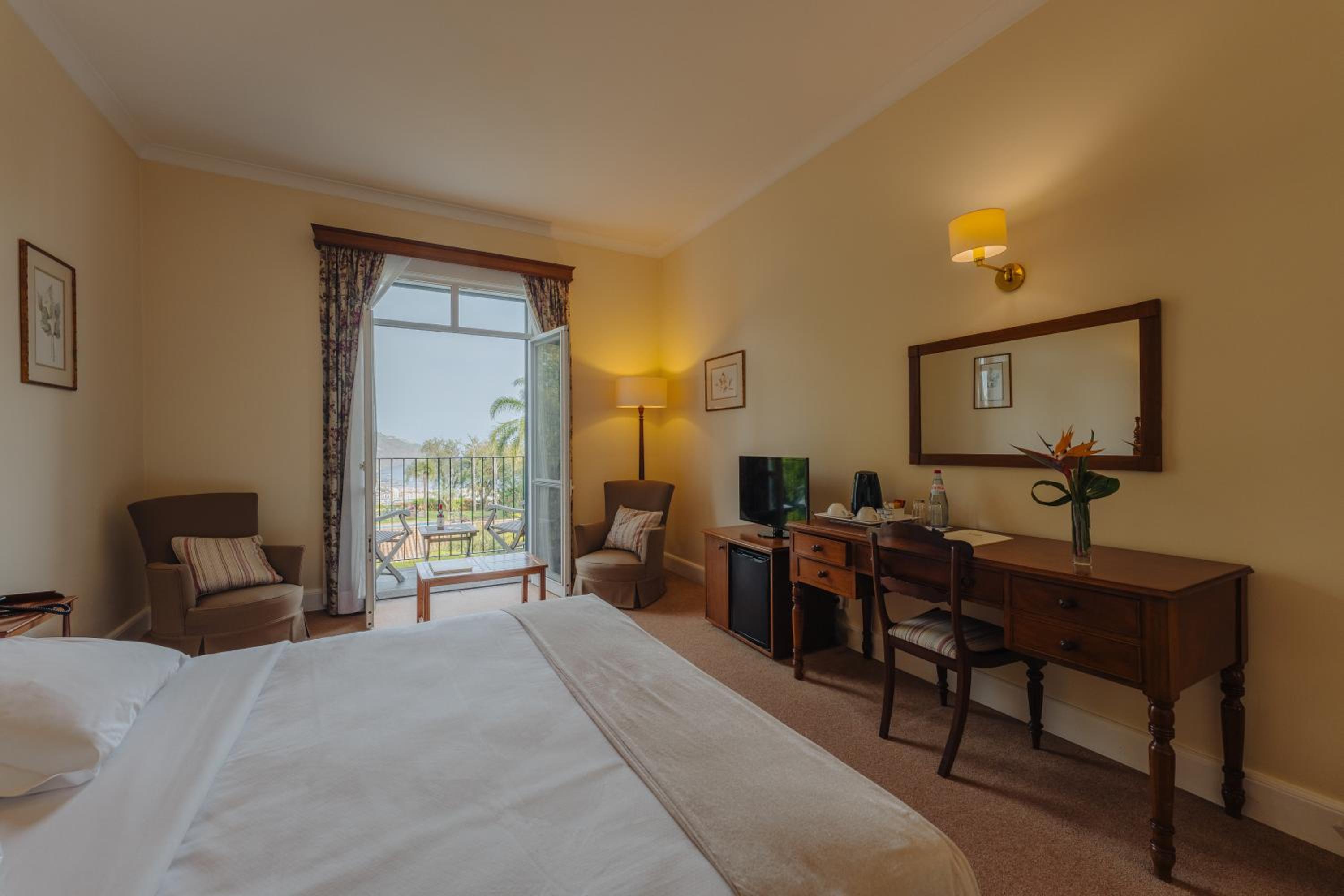 Superior Double or Twin Room with Balcony and Panoramic View - Photo 8