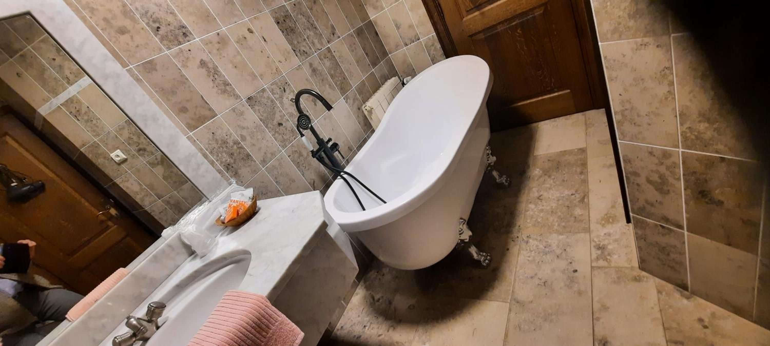 Double Room with Private Bathroom - Photo 6