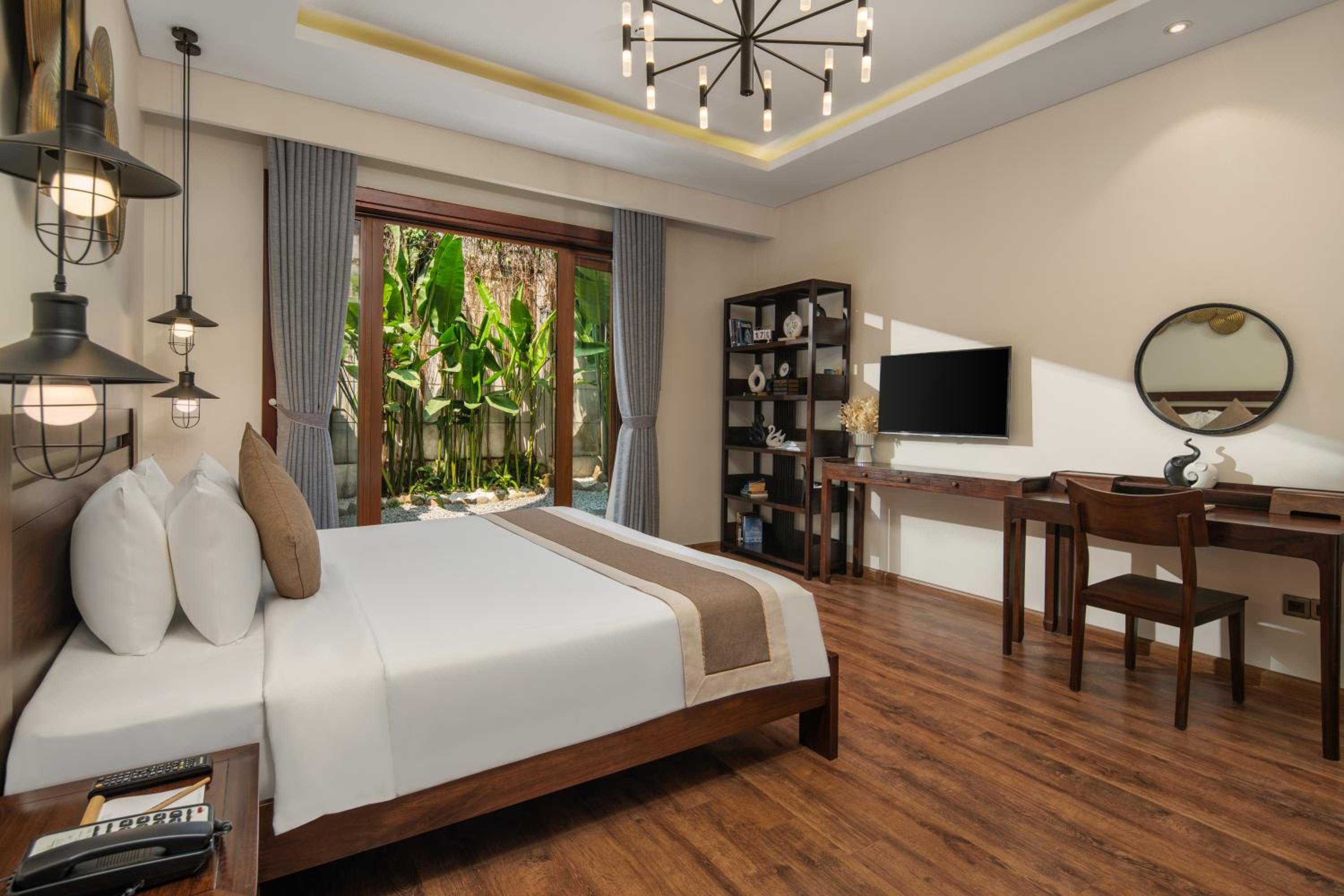 Sense Suite With Private Pool and Bathtub