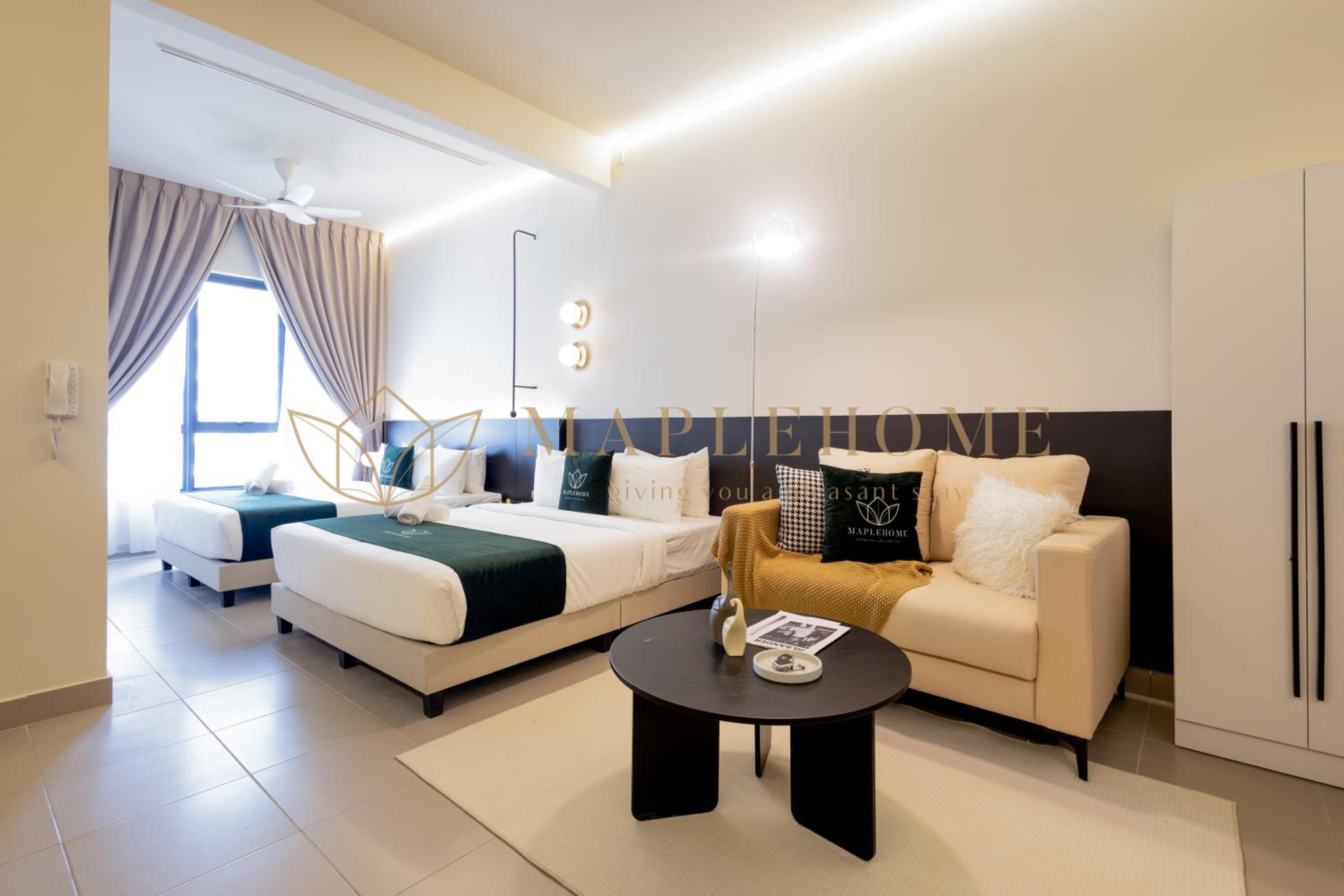 Deluxe Family Suite - Photo 14