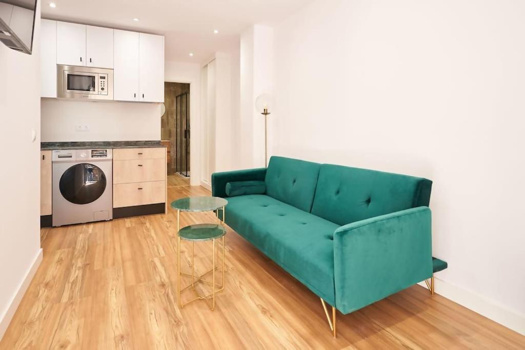 Apartamento loft de una habitación con balcón