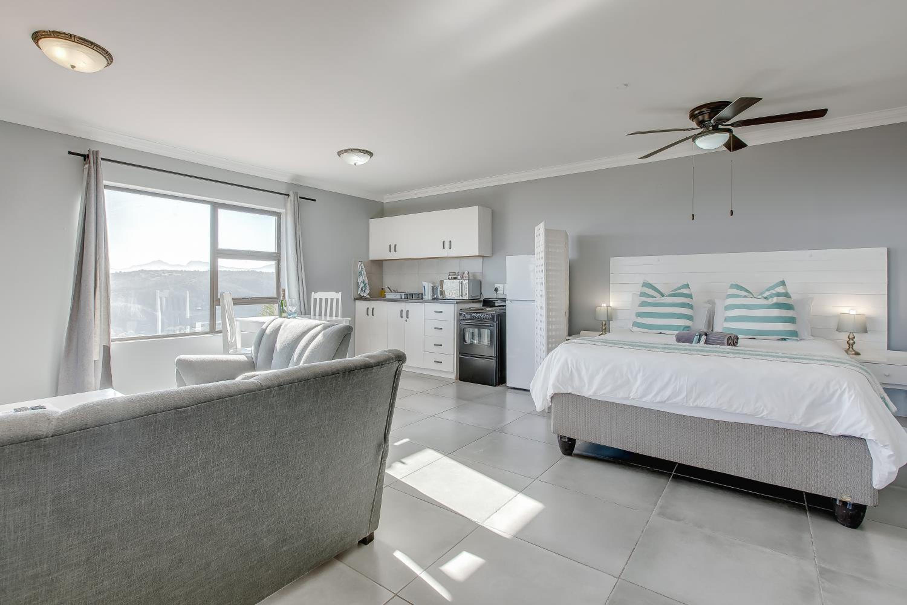 Studio Apartment with Sea View photo 3