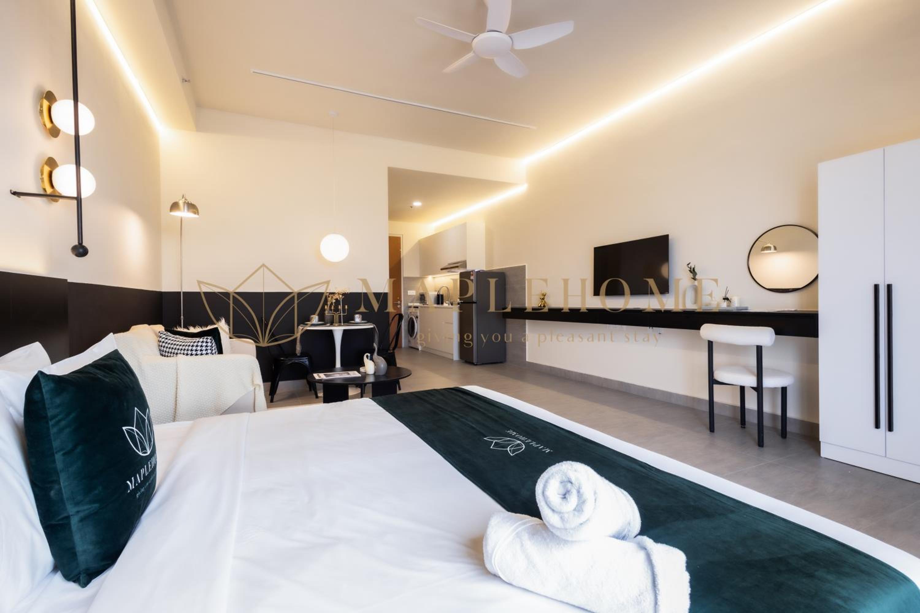 Premier Queen Suite - Photo 4