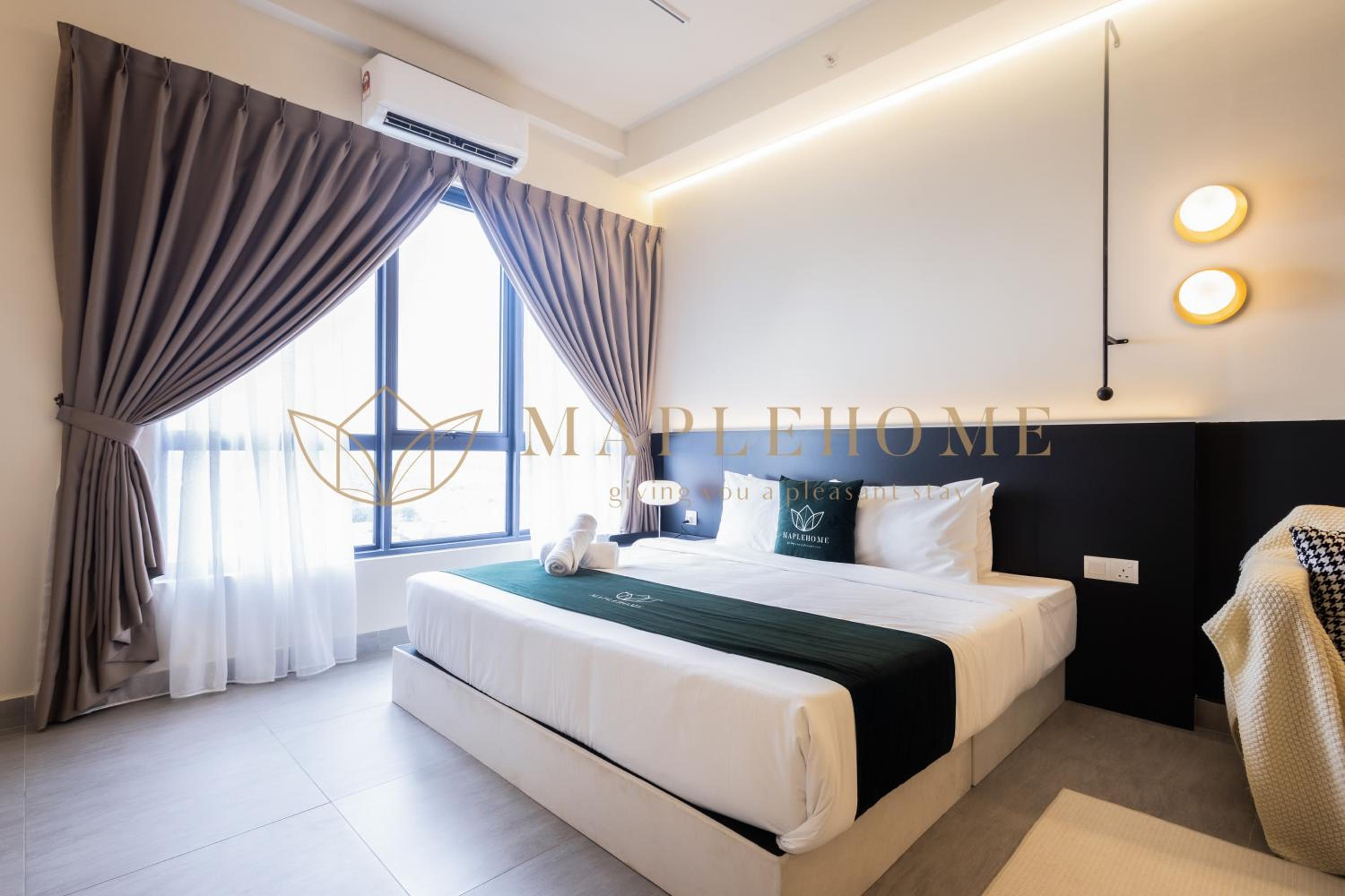 Premier Queen Suite - Photo 13