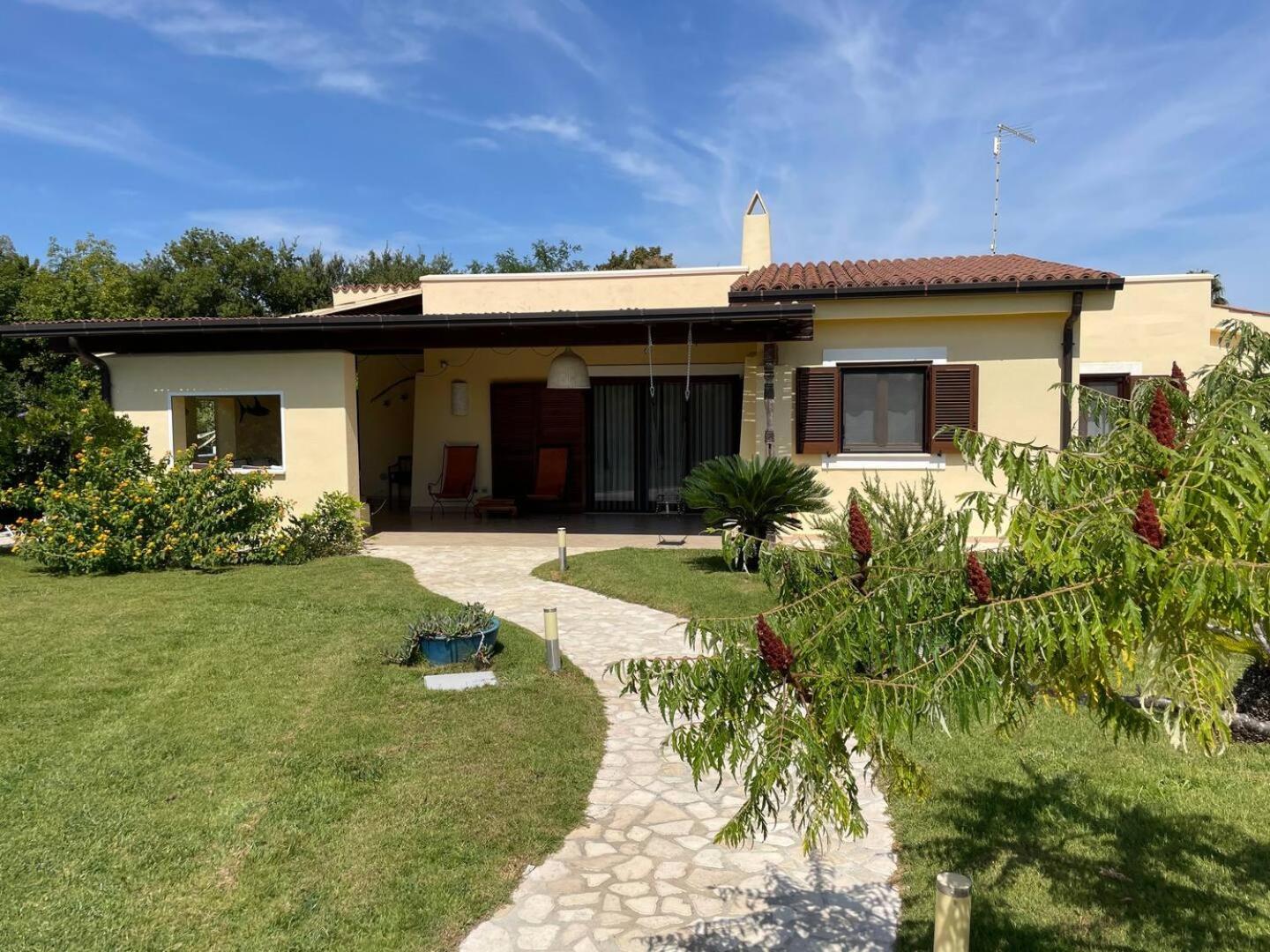 Three-Bedroom House photo 2