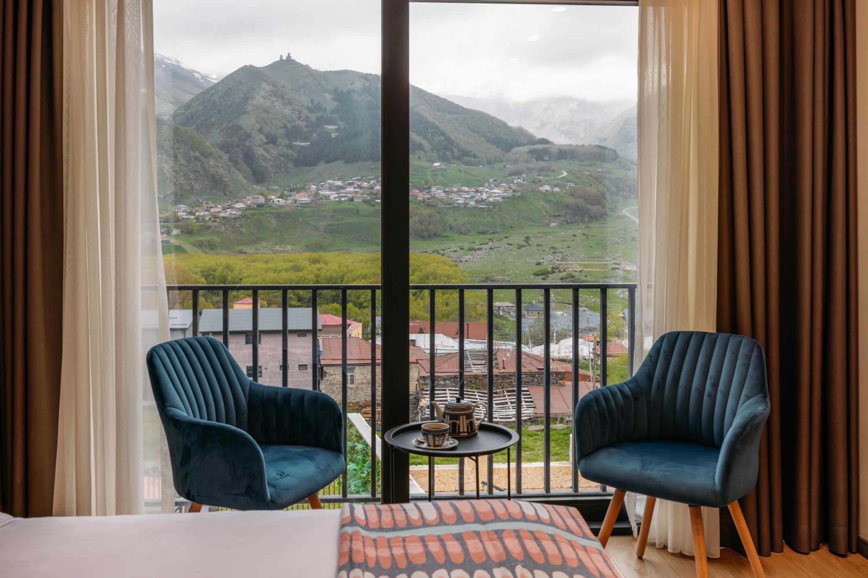 Double Room with Mountain View - Photo 6