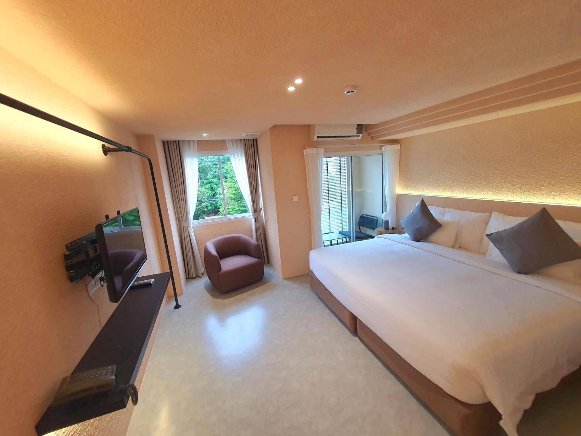 Deluxe with City View - Photo 23