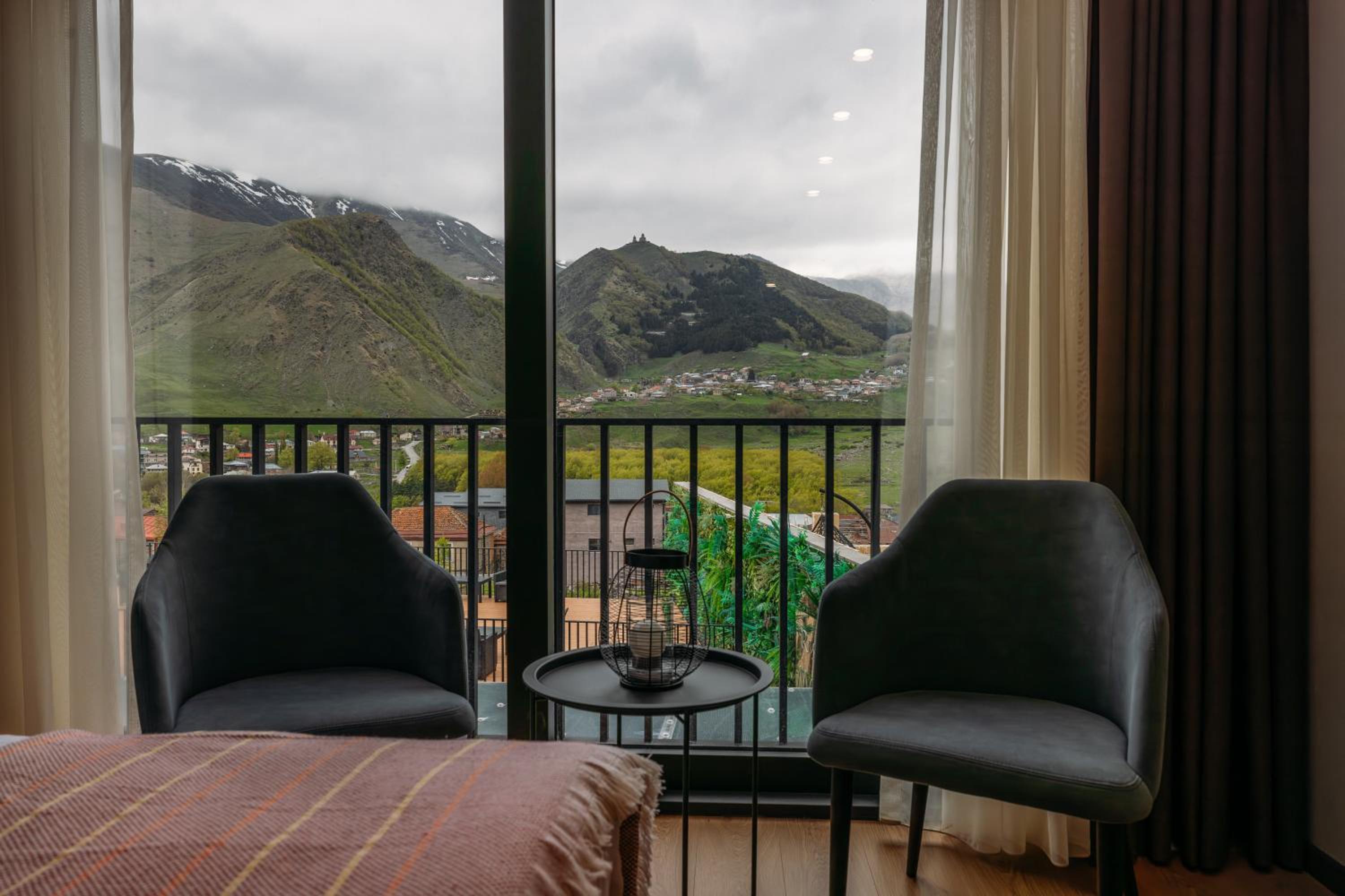 Double Room with Mountain View - Photo 1