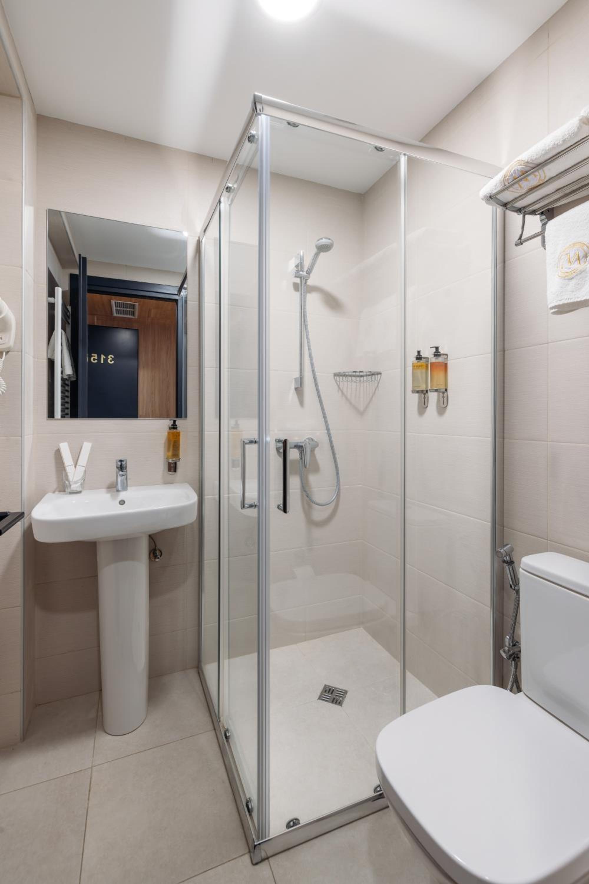 Budget Double Room - Photo 3