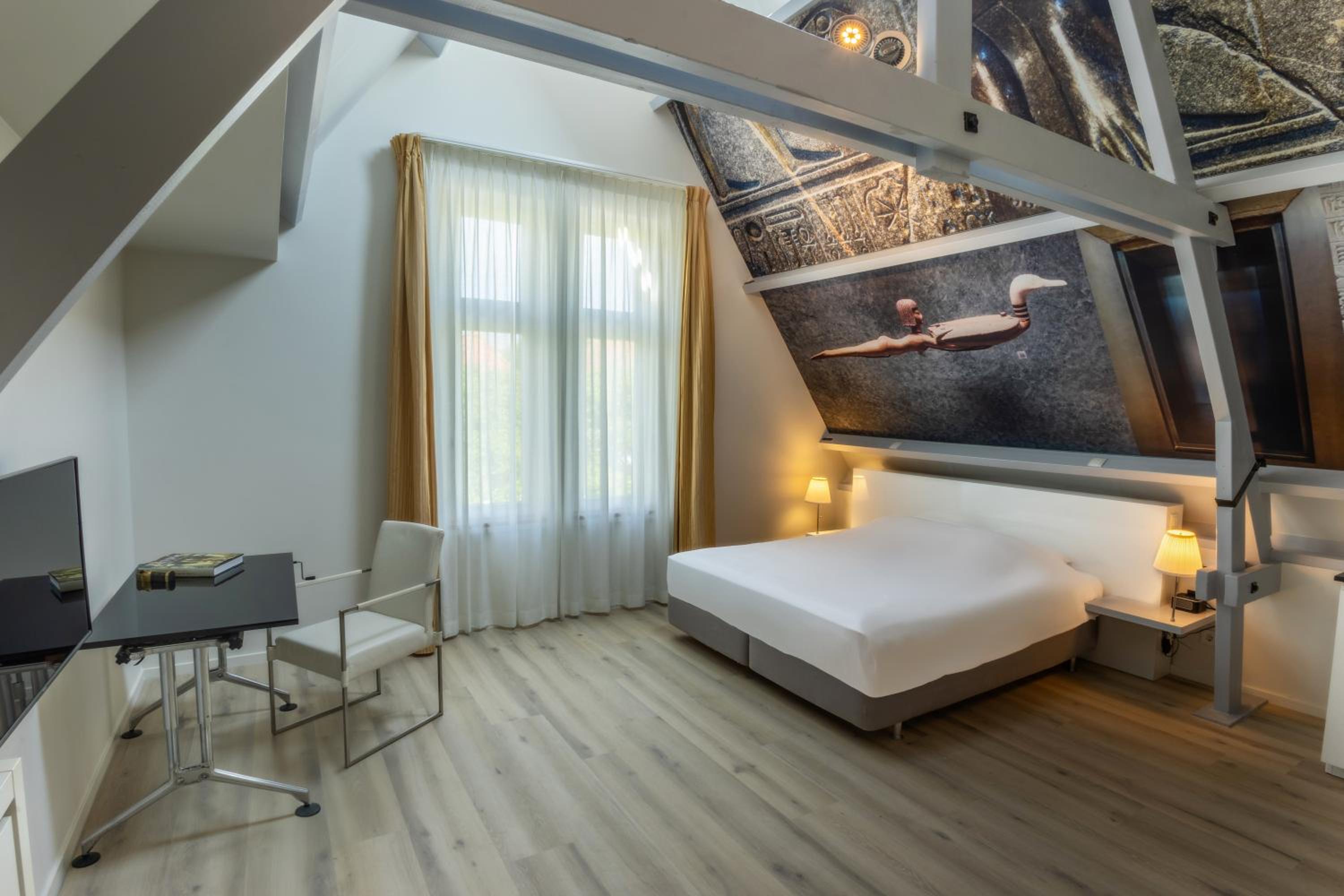 Deluxe Double Room (2 Adults + 1 Child)