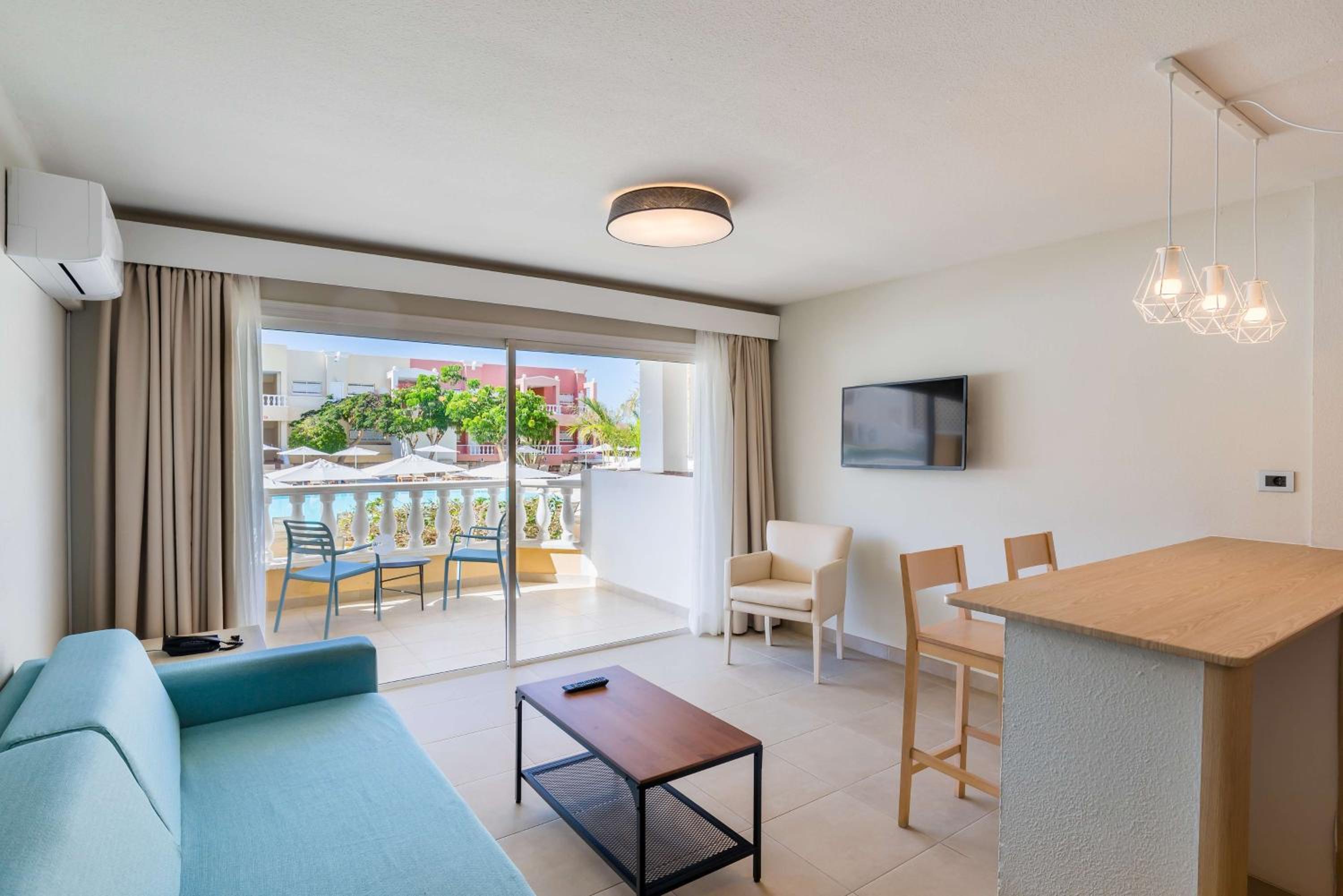 Apartment with Pool View (2 Adults) thumbnail 6