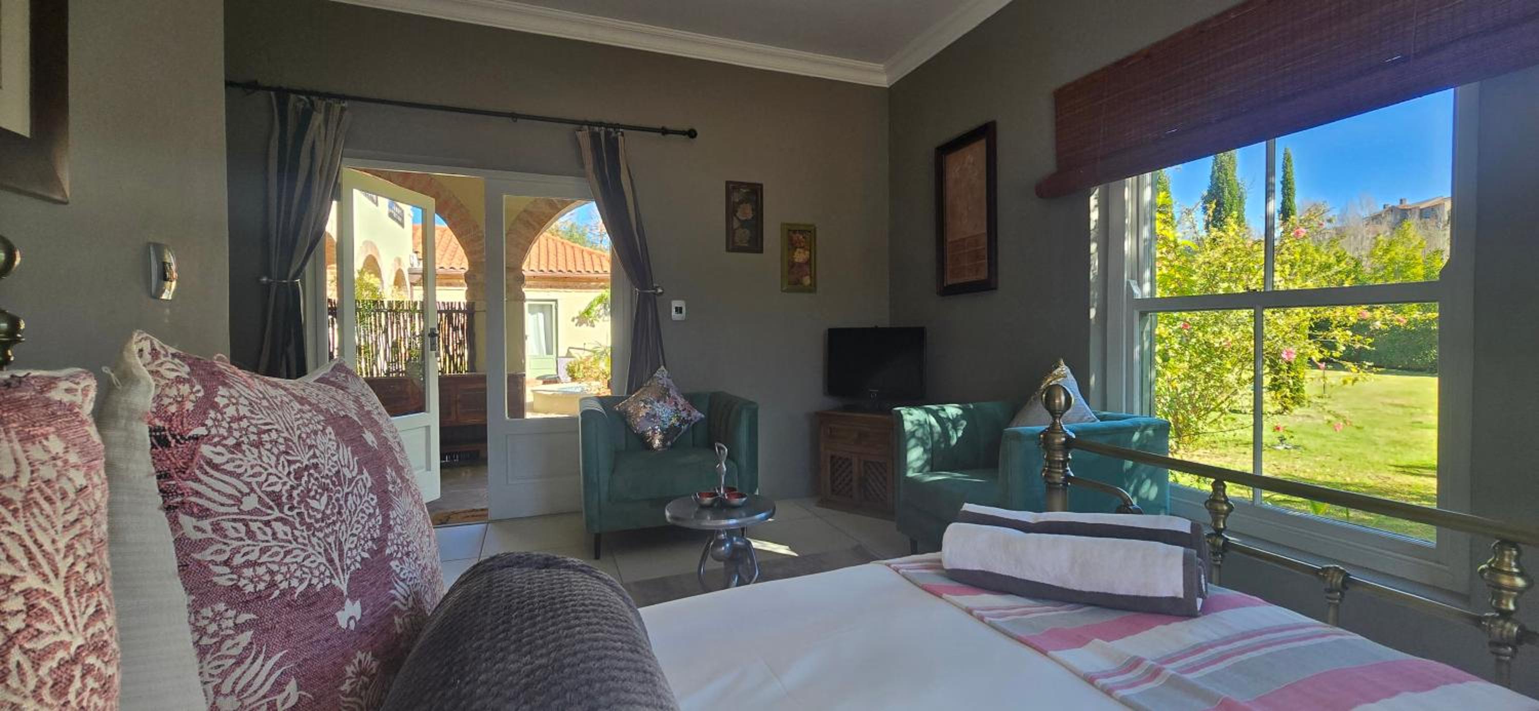 Double Room with Pool View - Photo 18