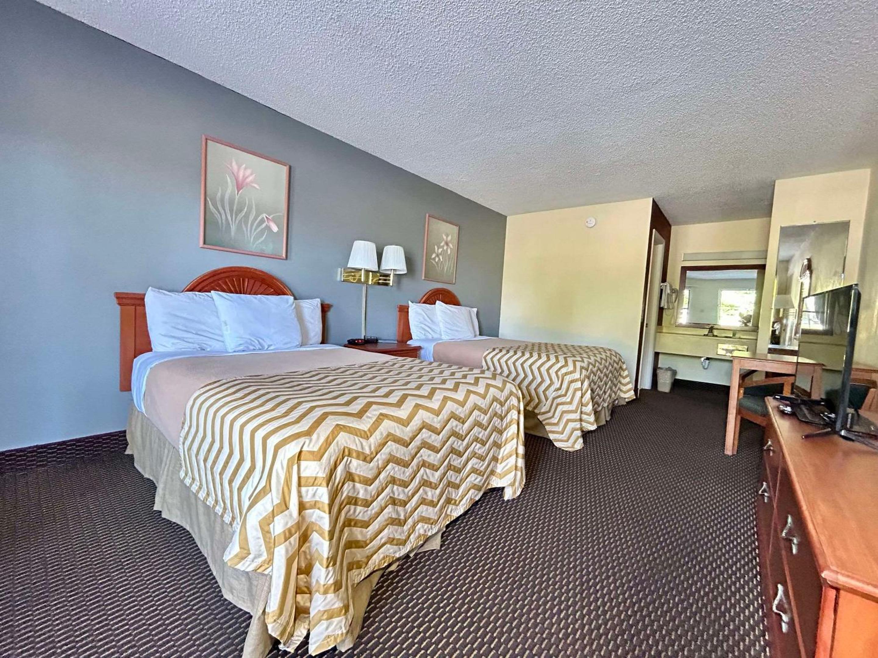 Double Room with 2 Double Beds - Non Smoking photo 1