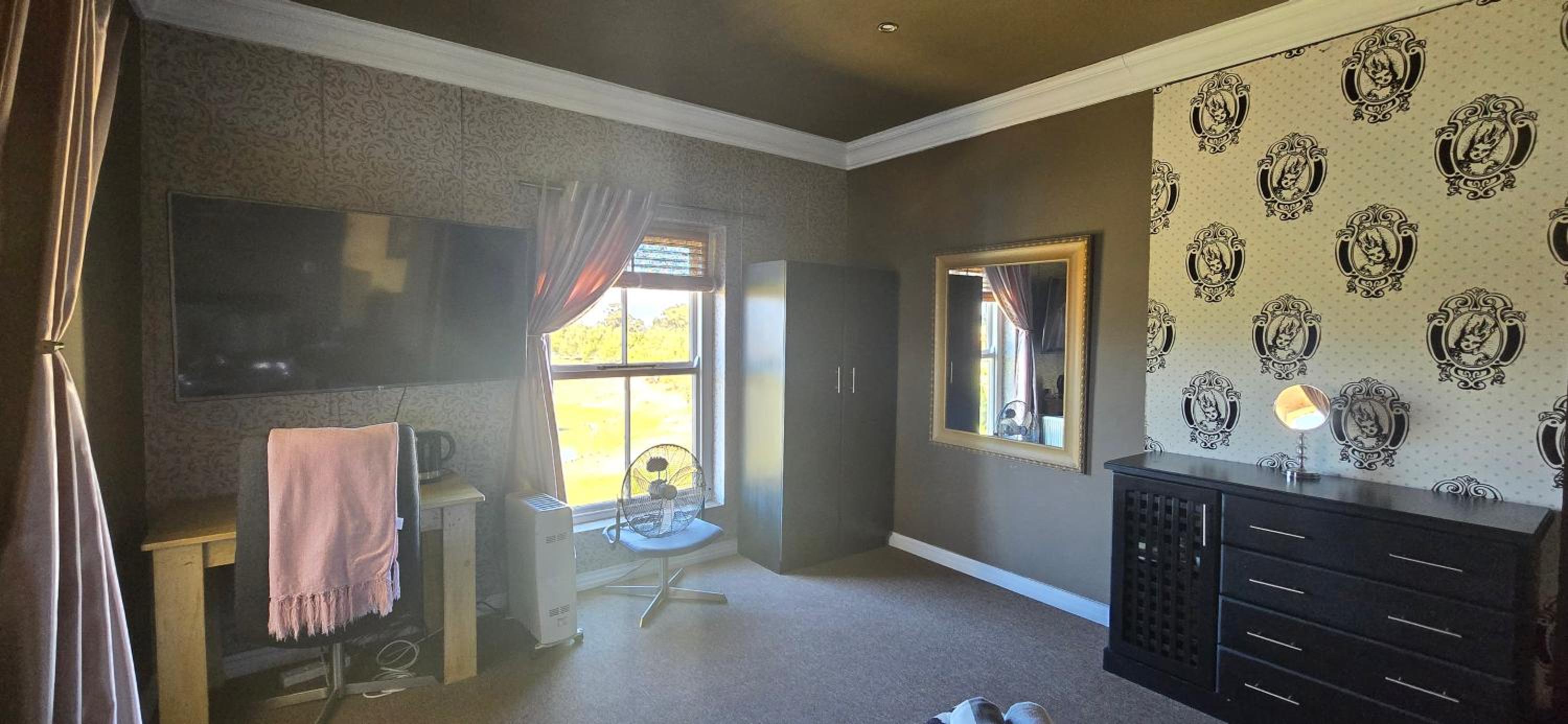 Budget Double Room - Photo 5