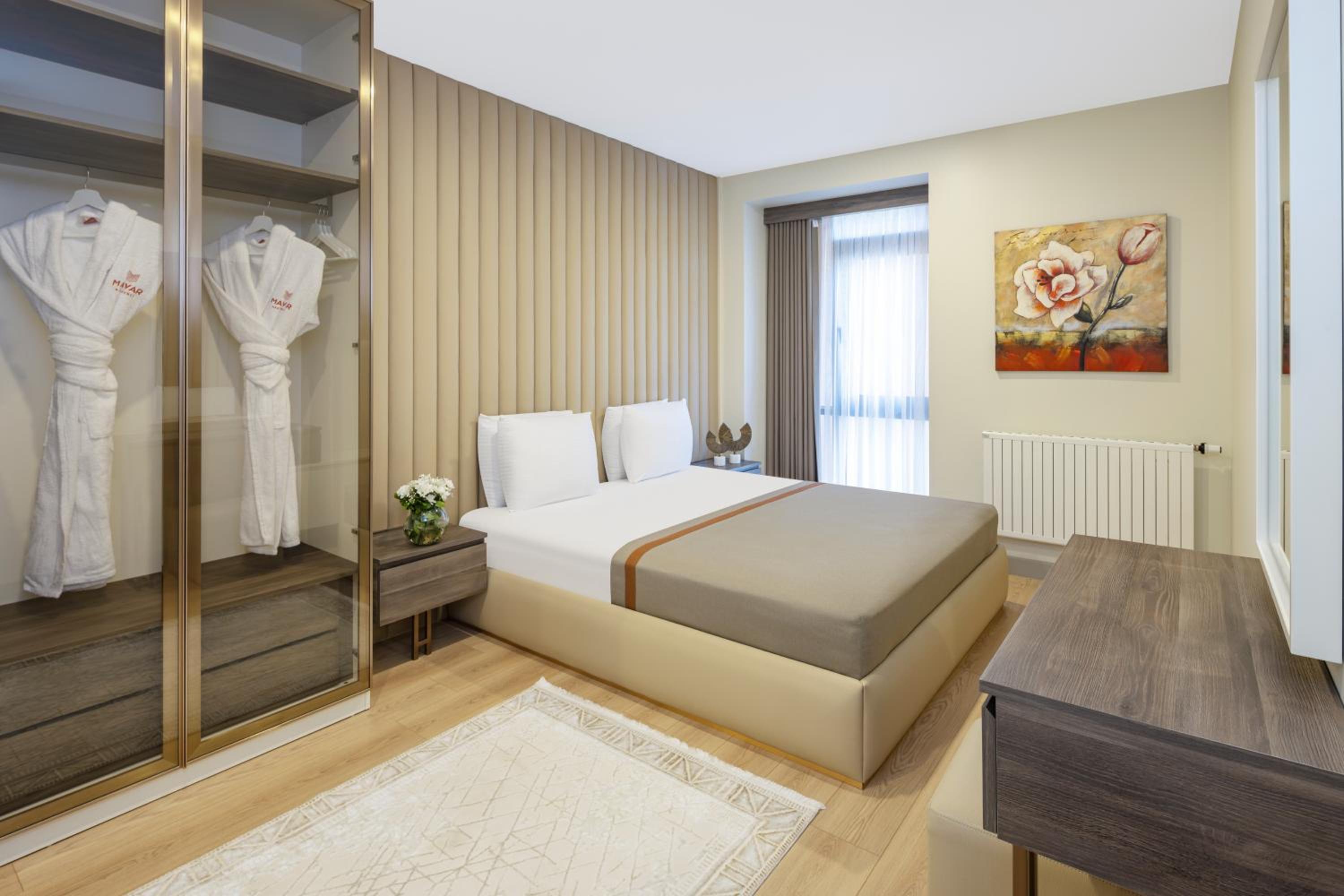 Deluxe Two-Bedroom Apartment with Balcony photo 1