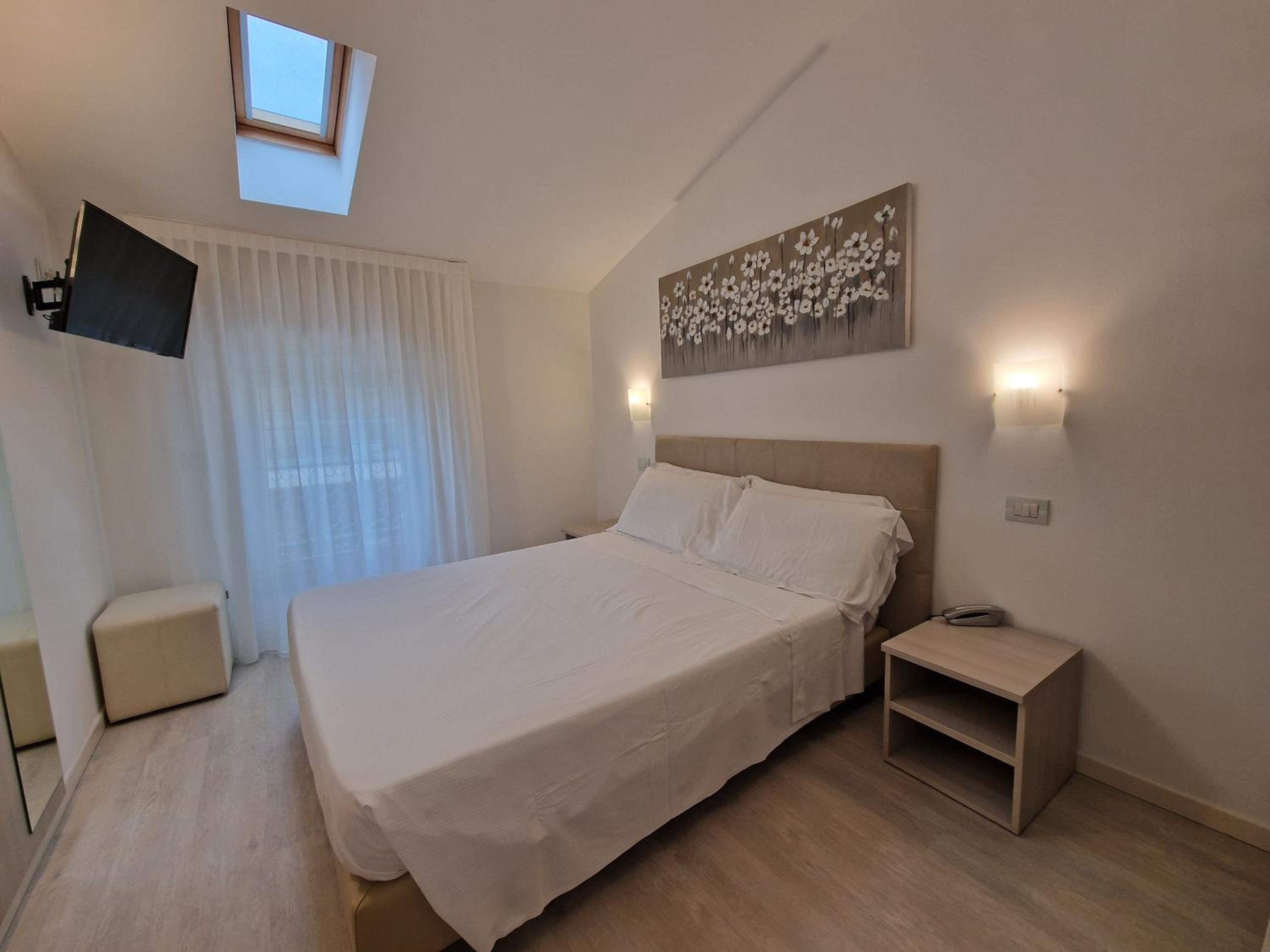 Small Double Room photo 2
