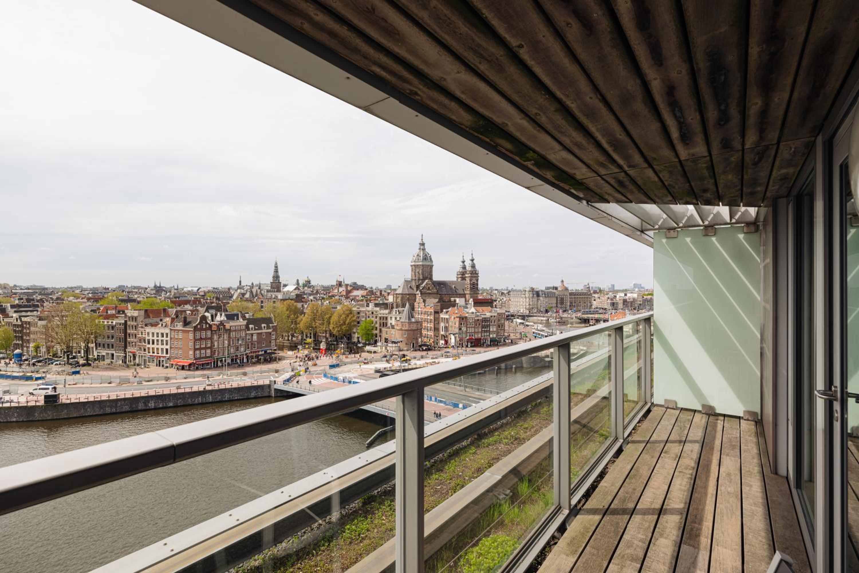 Deluxe Room with Balcony and City View photo 2