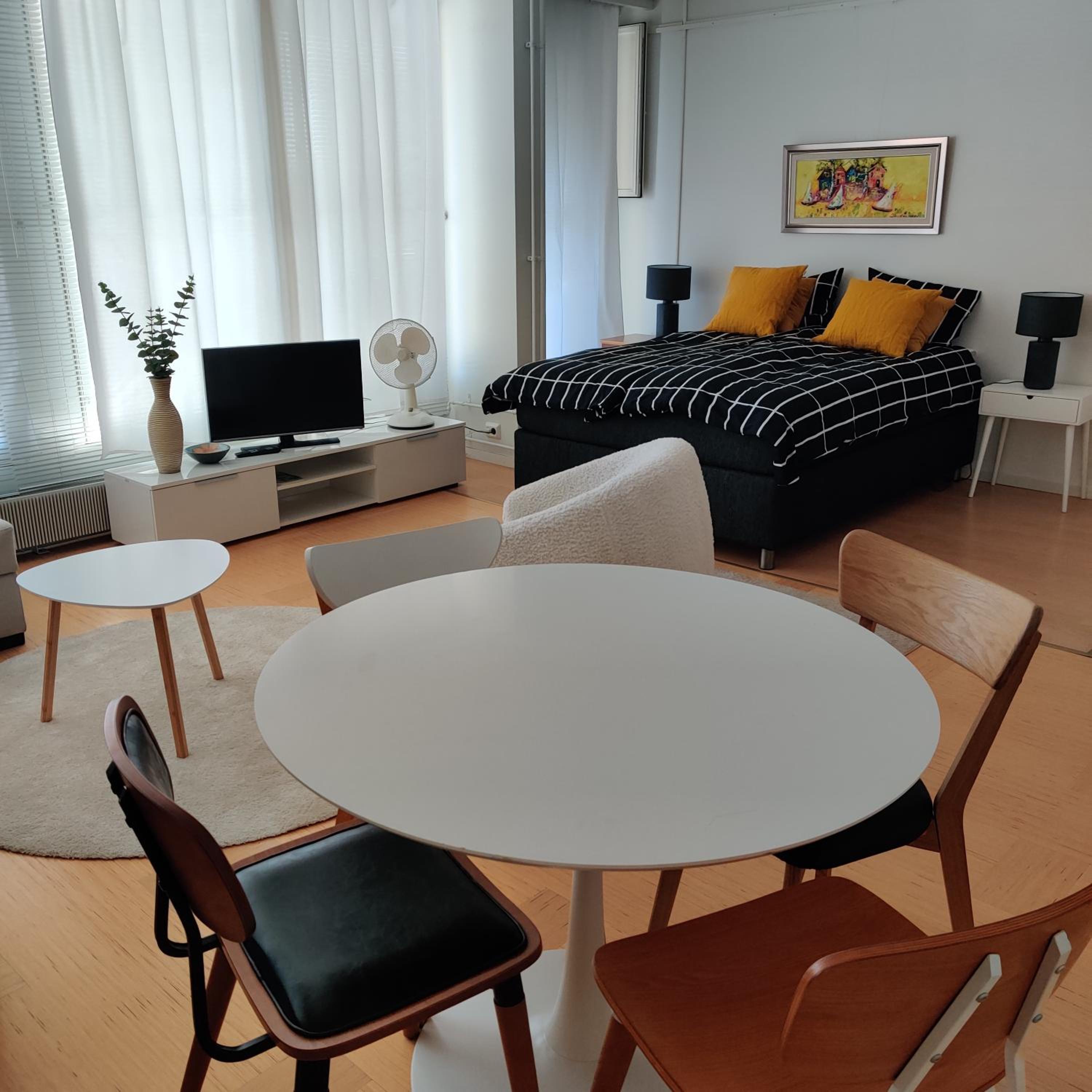 One-Bedroom Apartment photo 1