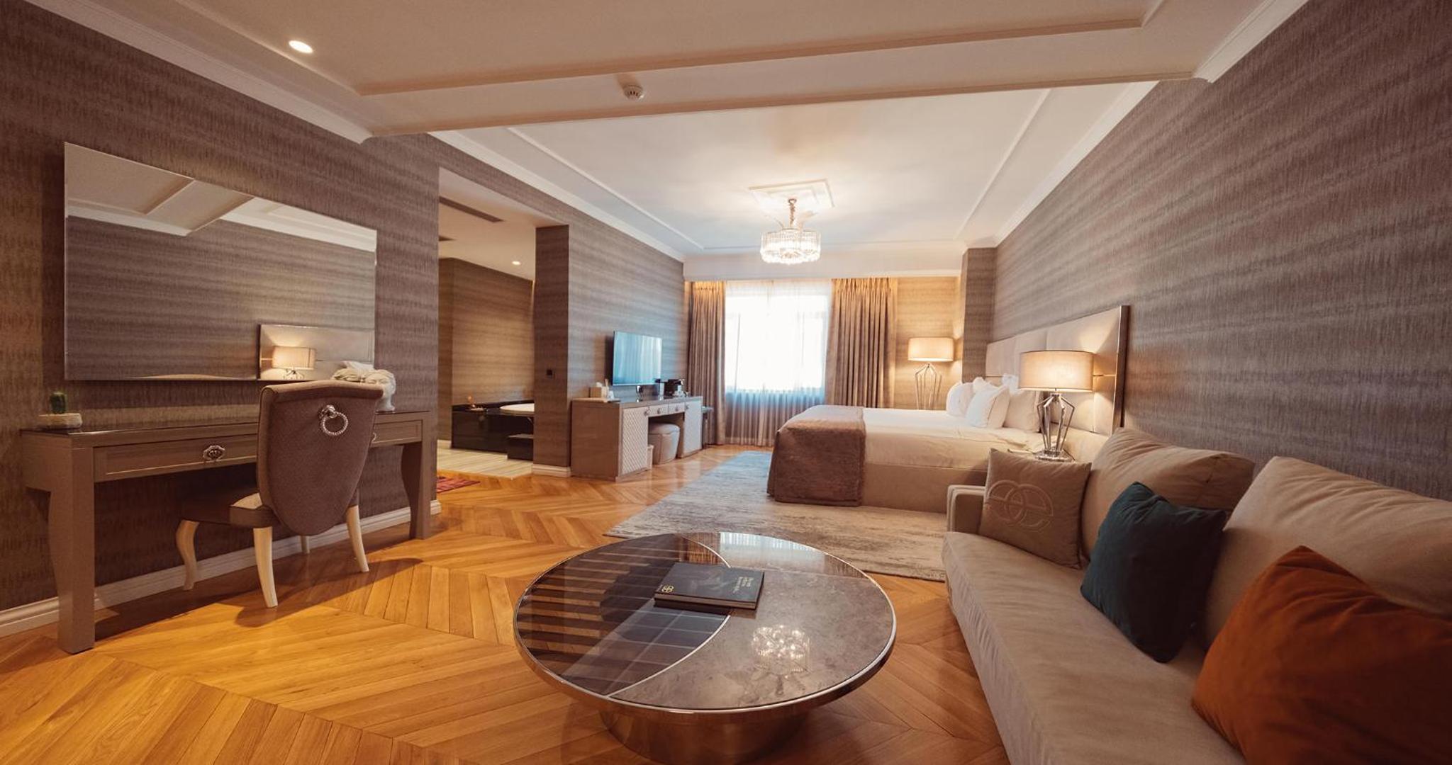 Deluxe Suite with Jacuzzi