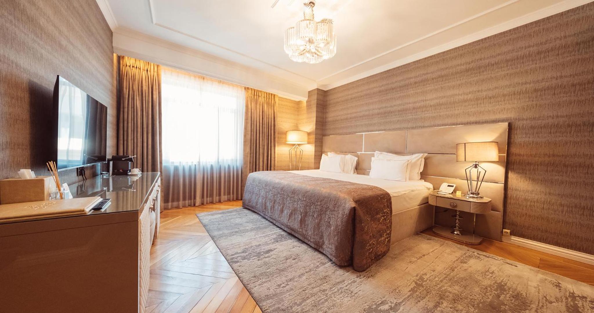Deluxe Suite with Jacuzzi