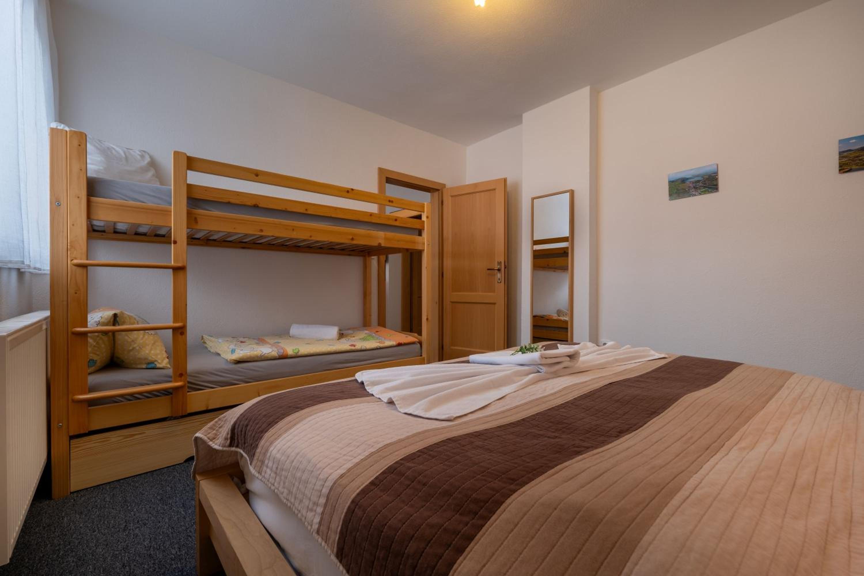 One-Bedroom Apartment (4 Adults) photo 2