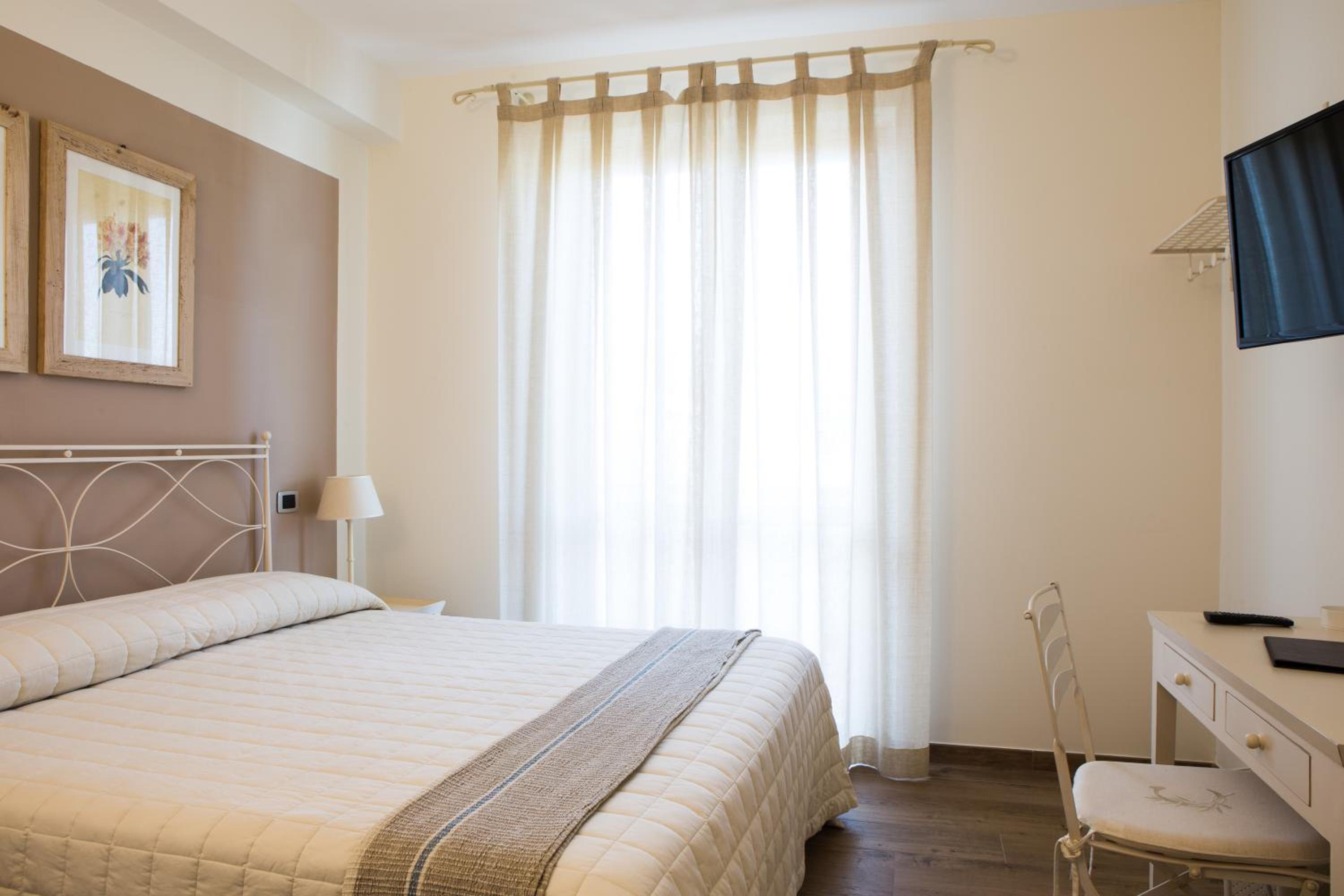 Superior Double Room - Photo 1