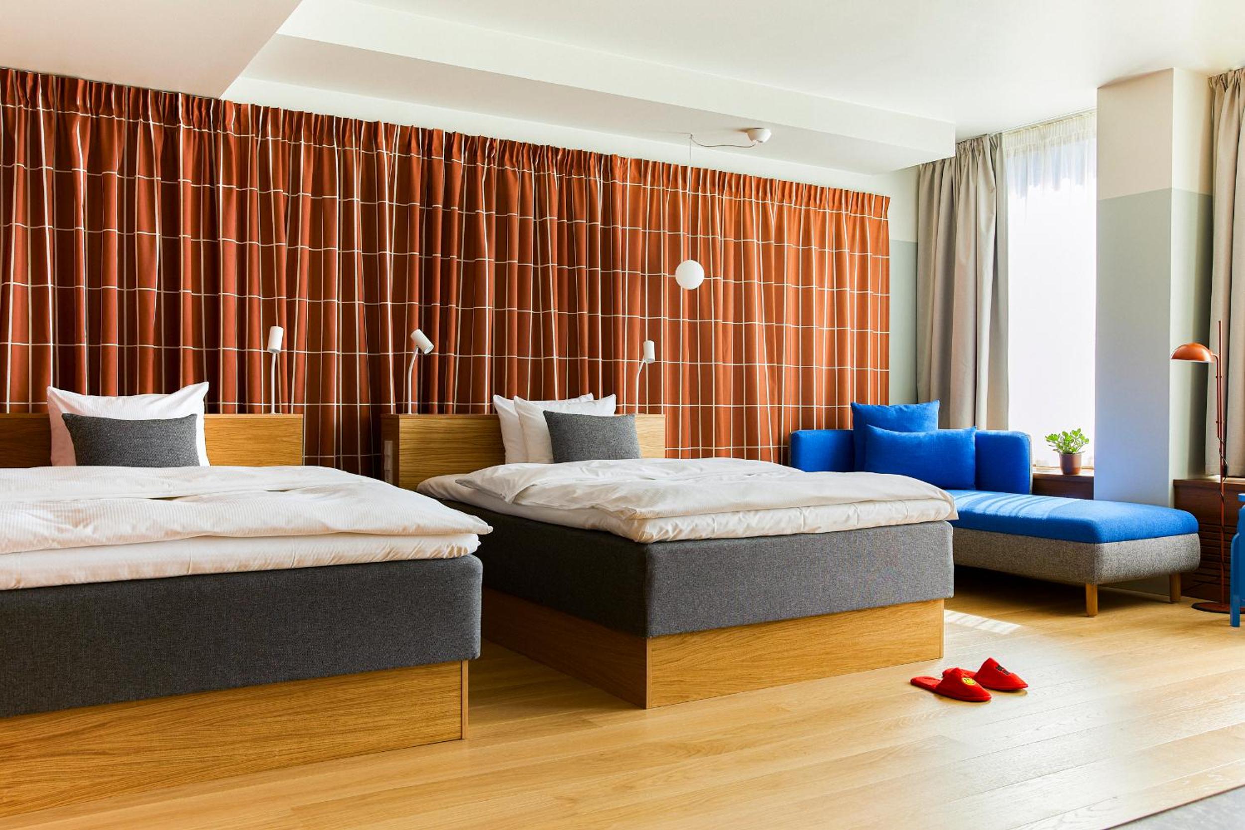 Large Twin Room - Photo 1