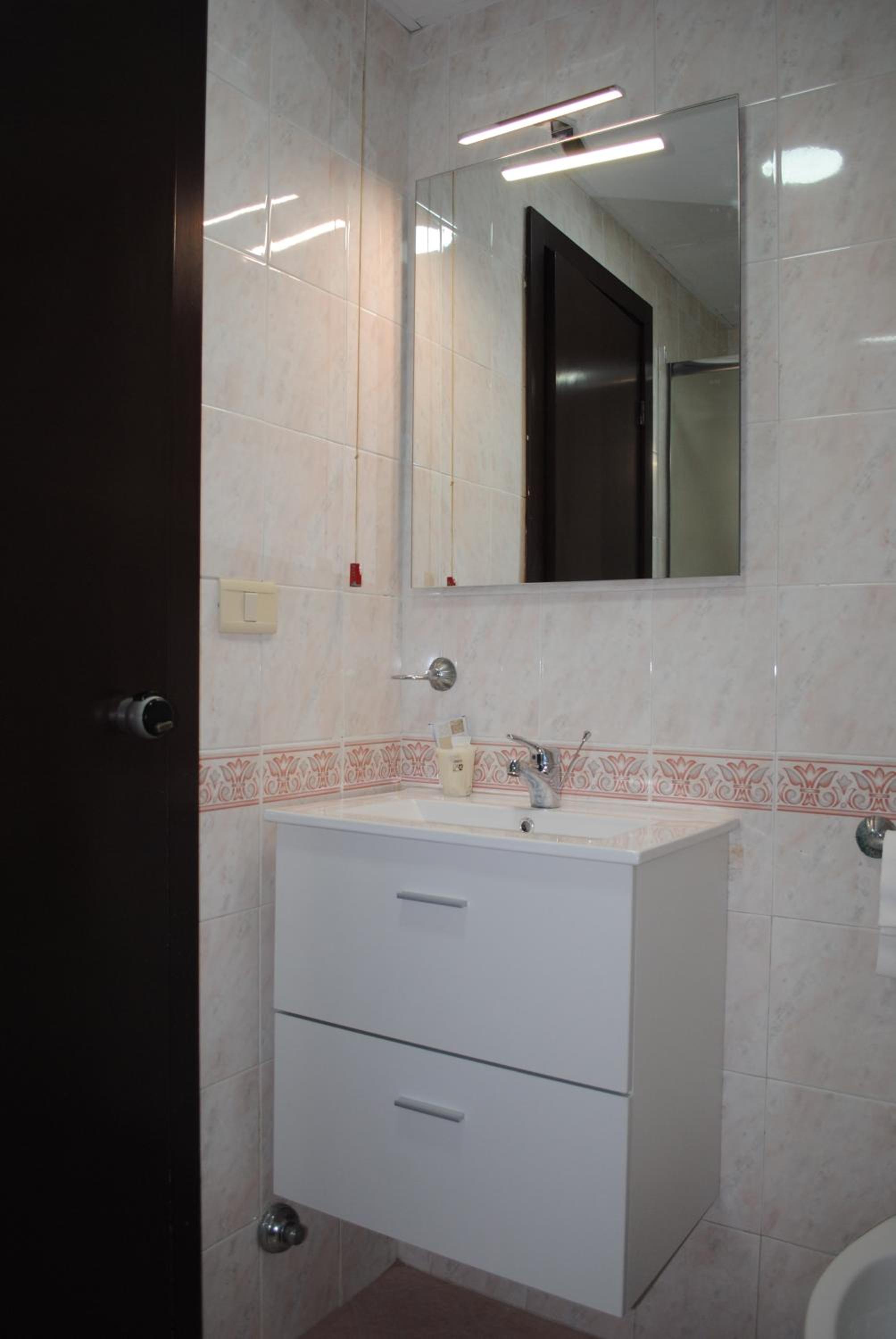 Double Room - Photo 6