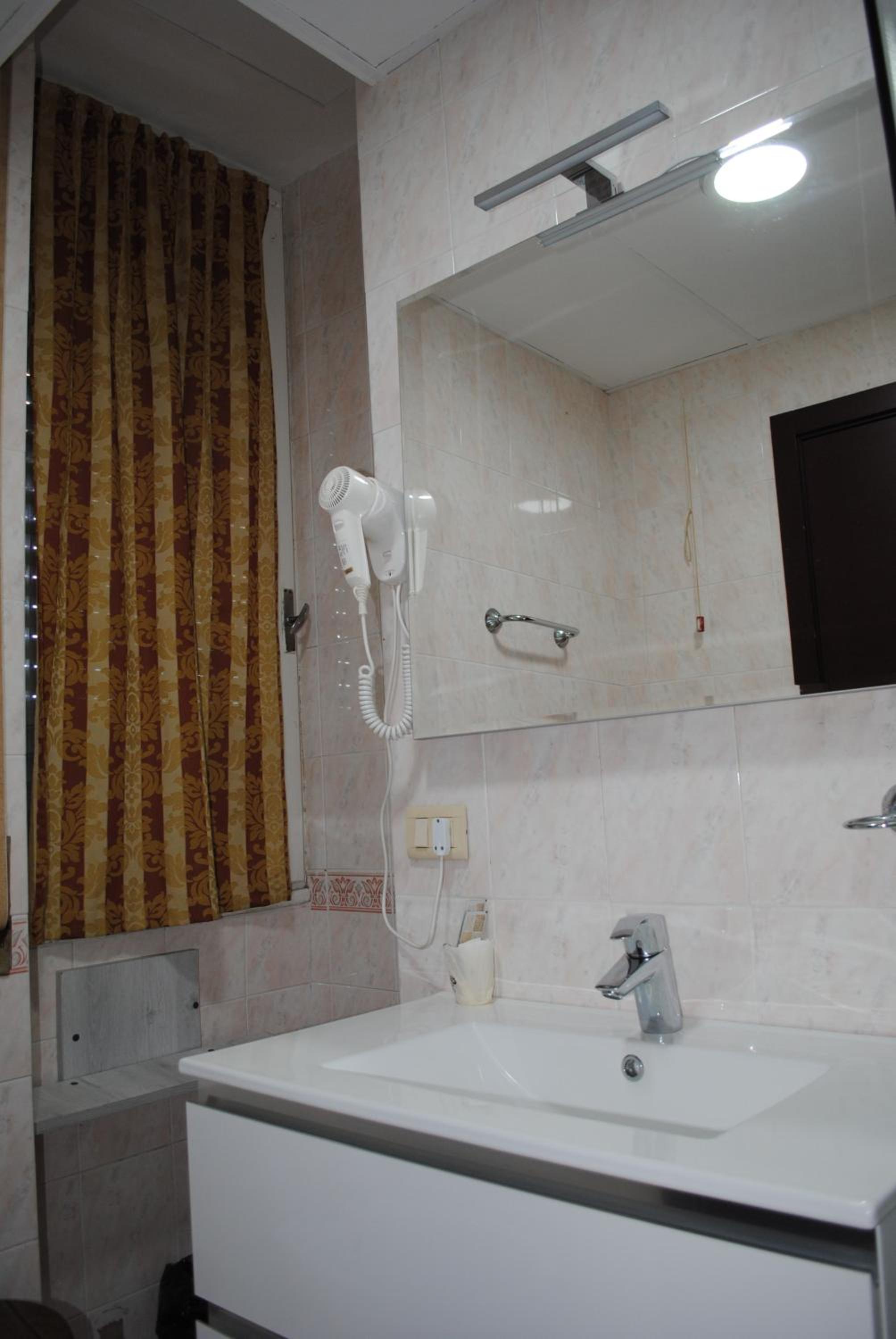 Double Room - Photo 40