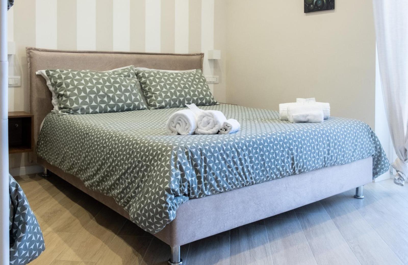 One-Bedroom House - Photo 25