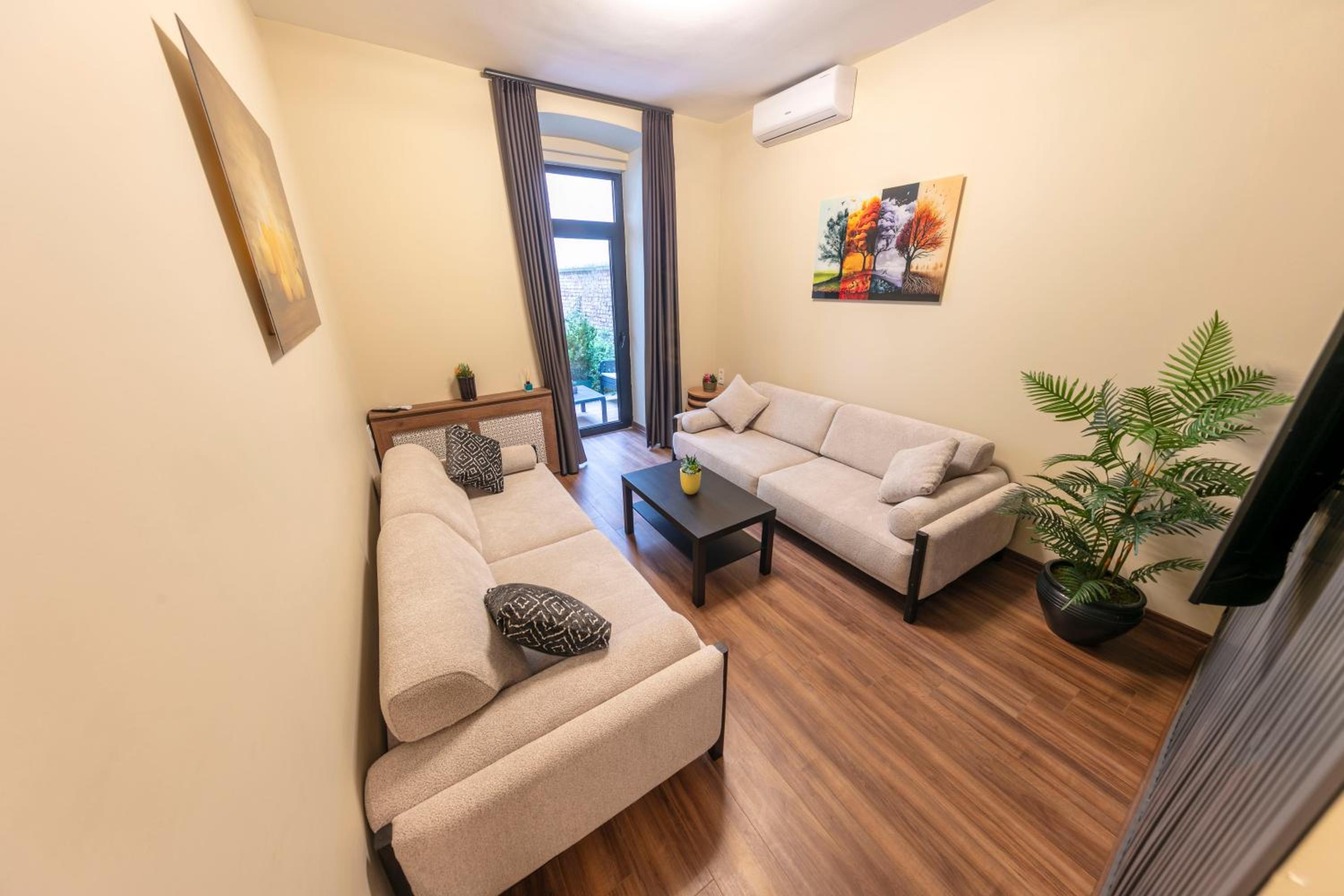 Suite with Garden View photo 1