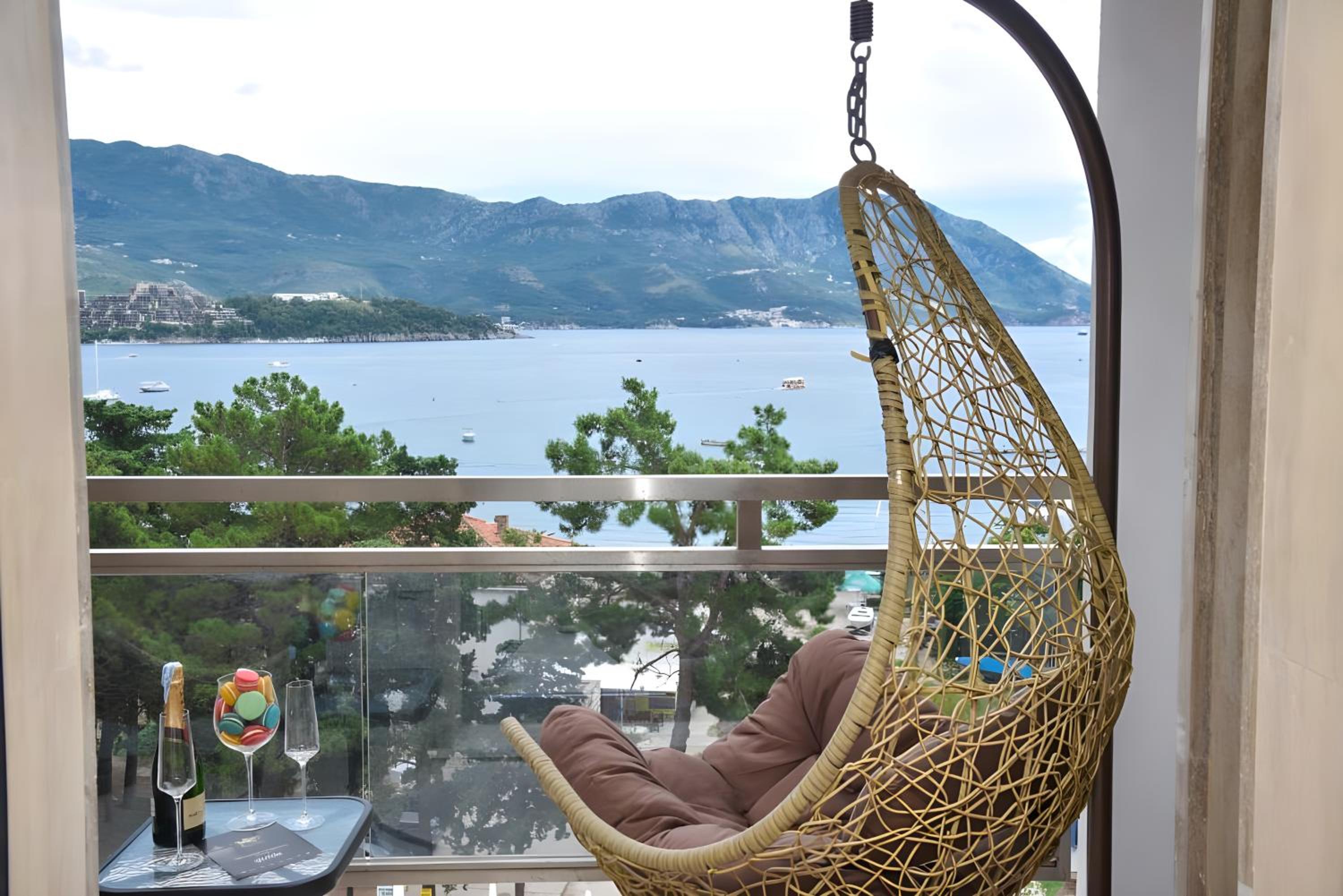 Superior Suite with Sea View - Photo 3