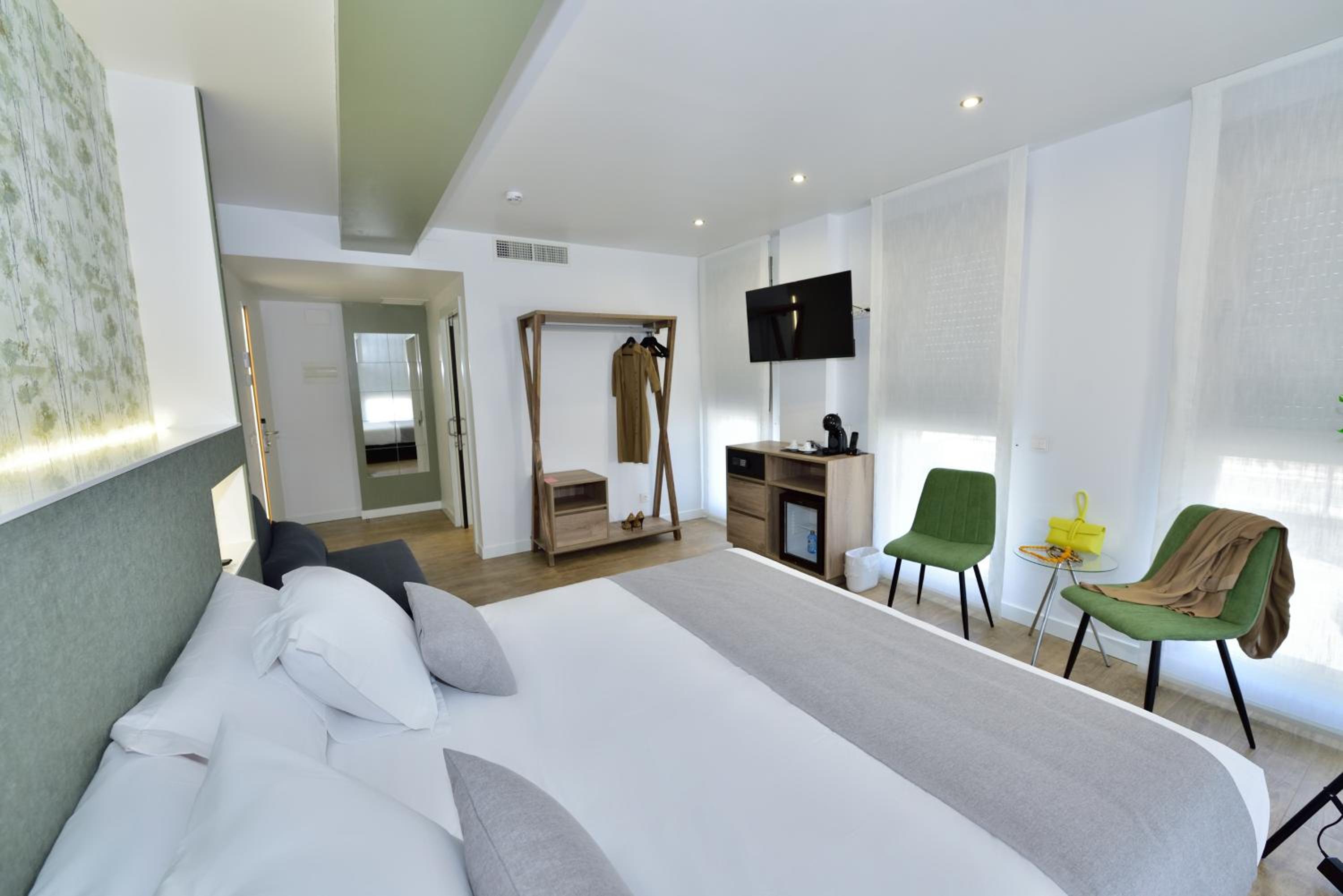 Deluxe Room - Photo 35