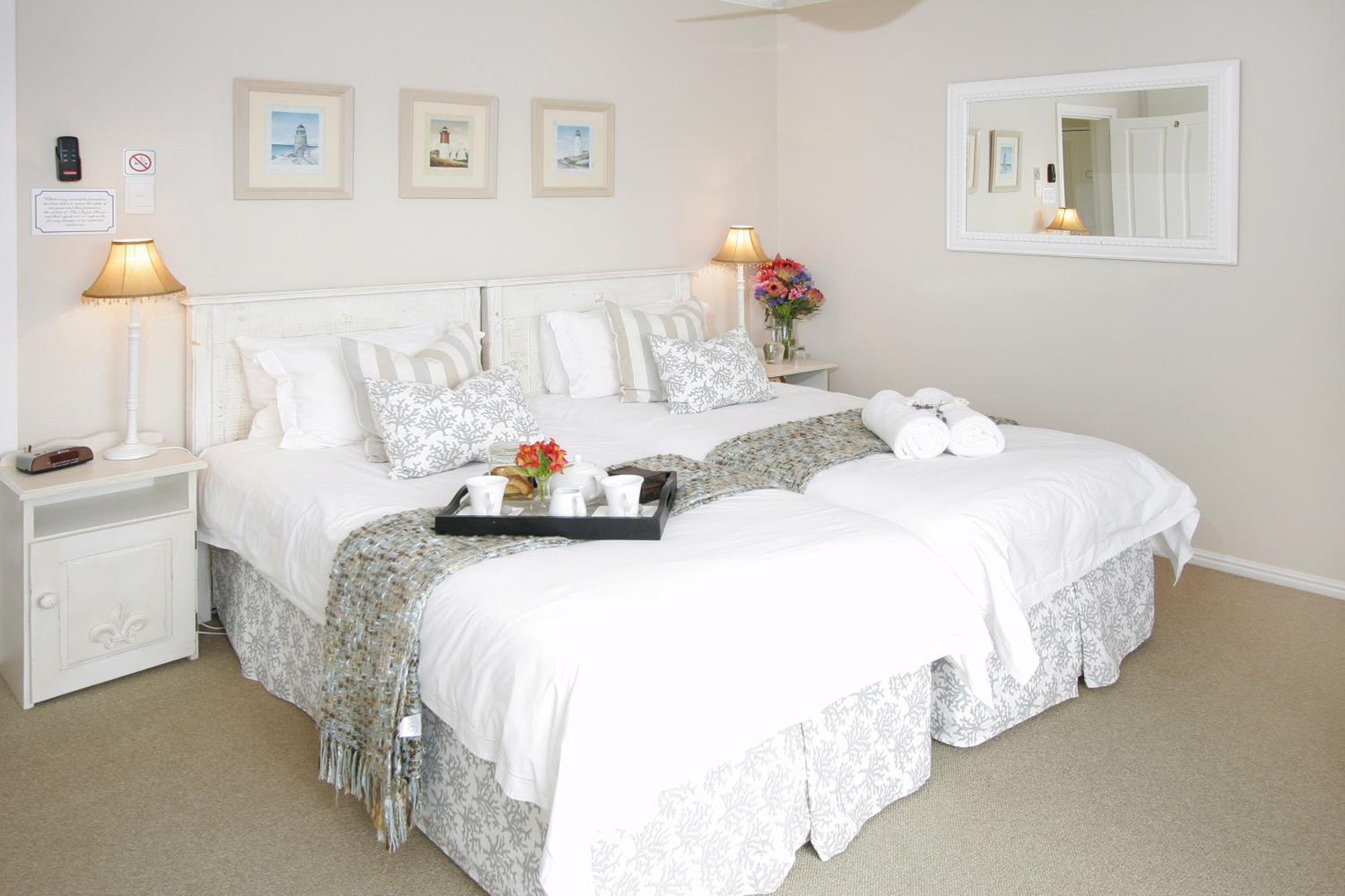 Luxury King or Twin Room with Pool View  photo 1